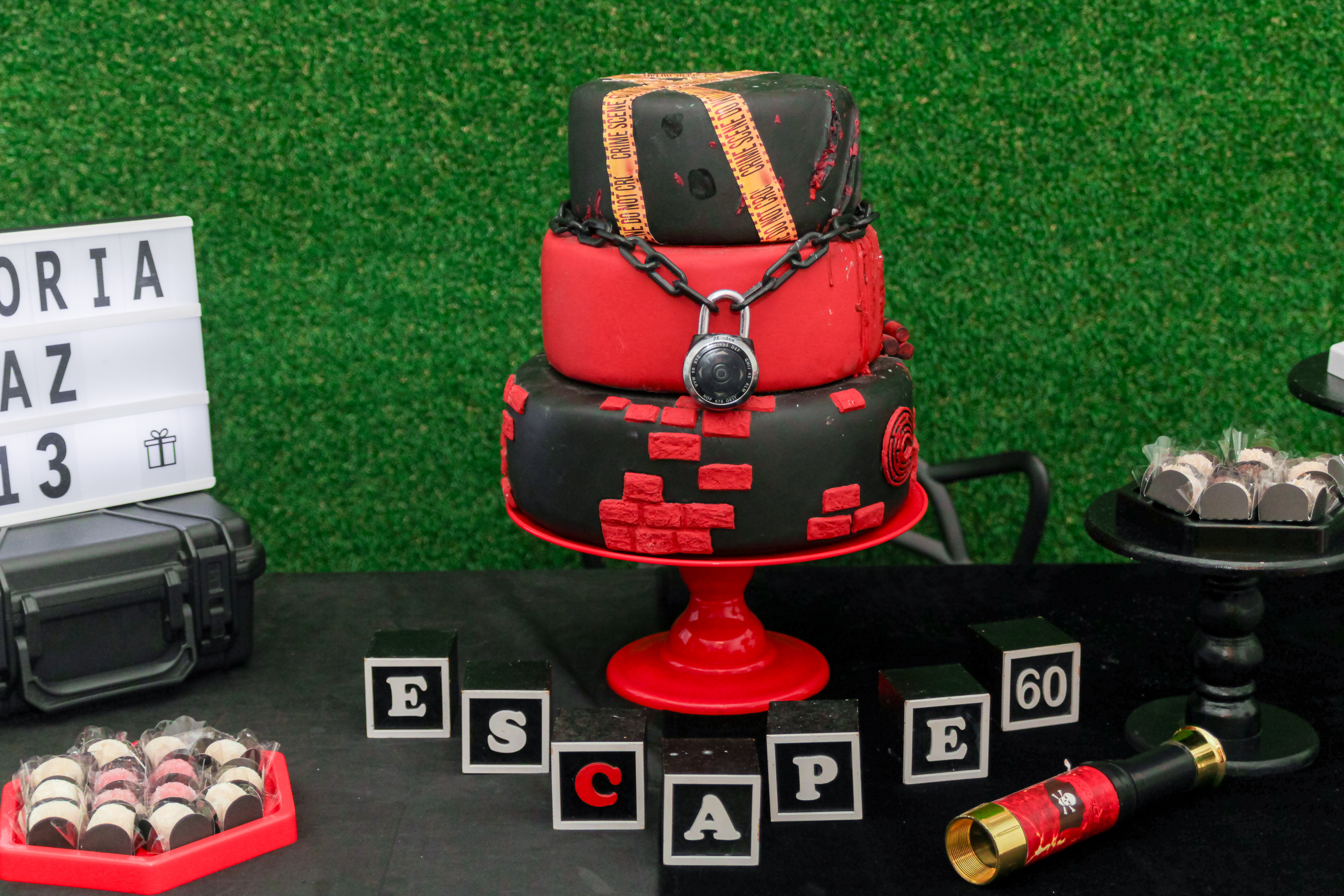 Mesa temática de aniversário juvenil SP.