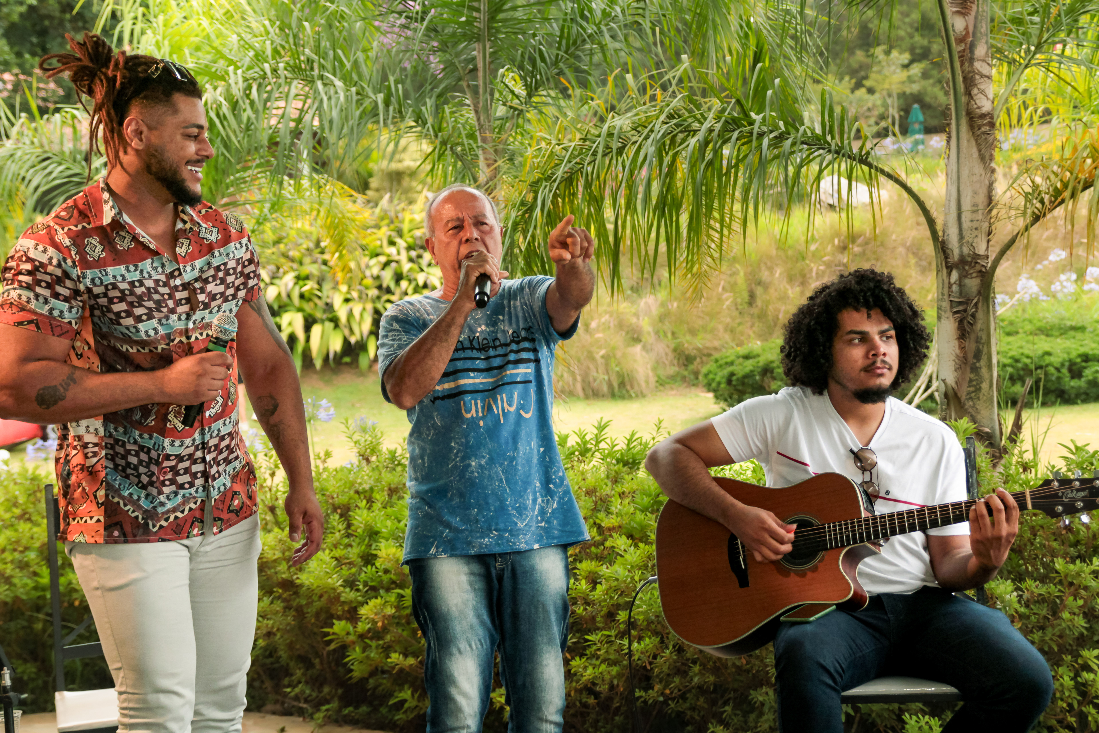 Celebrando resultados empresa 2024.