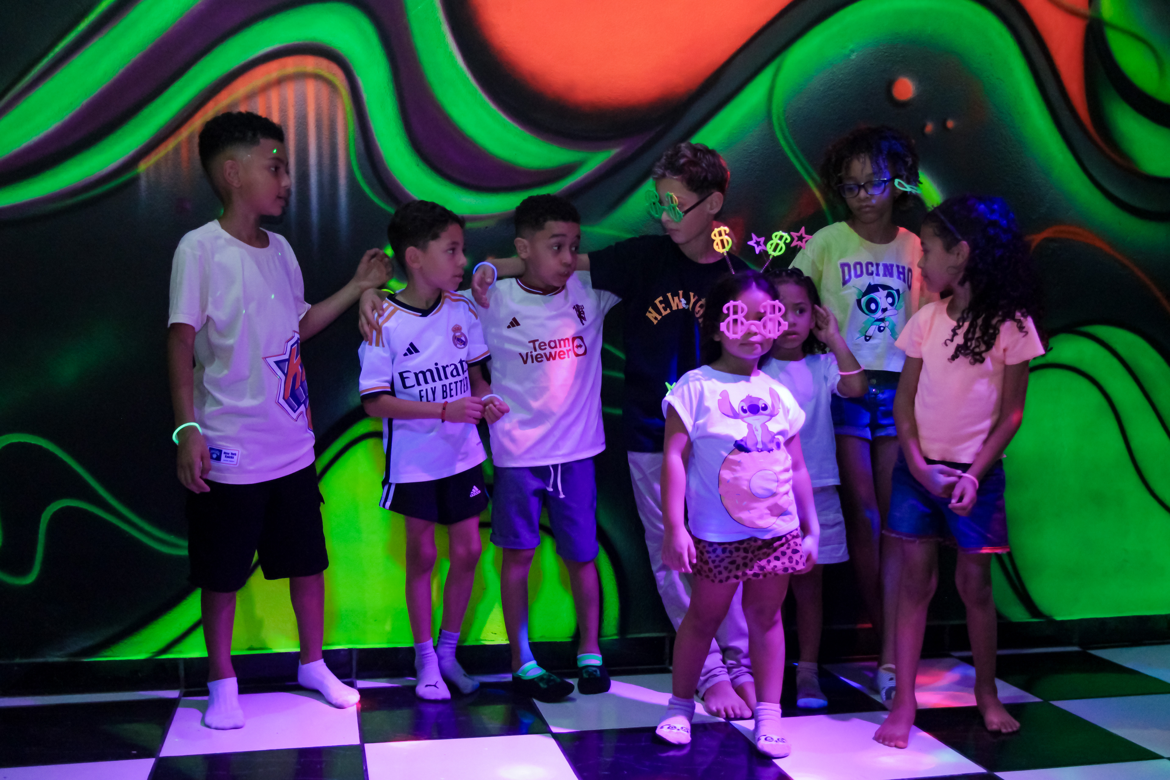 Amizade e diversão na festa infantil do Joaquim, SP.