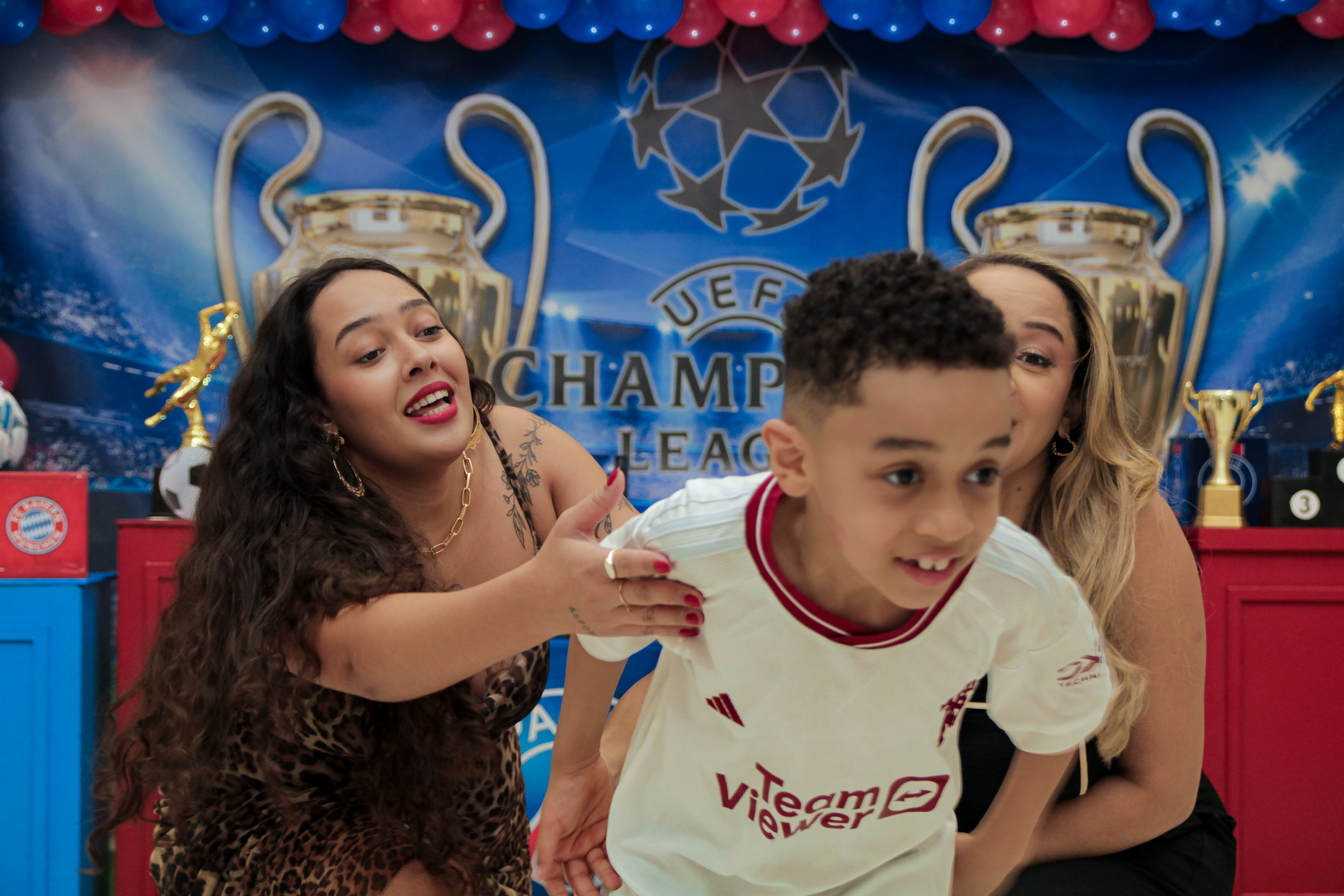 Amizade e diversão na festa infantil do Joaquim, SP.