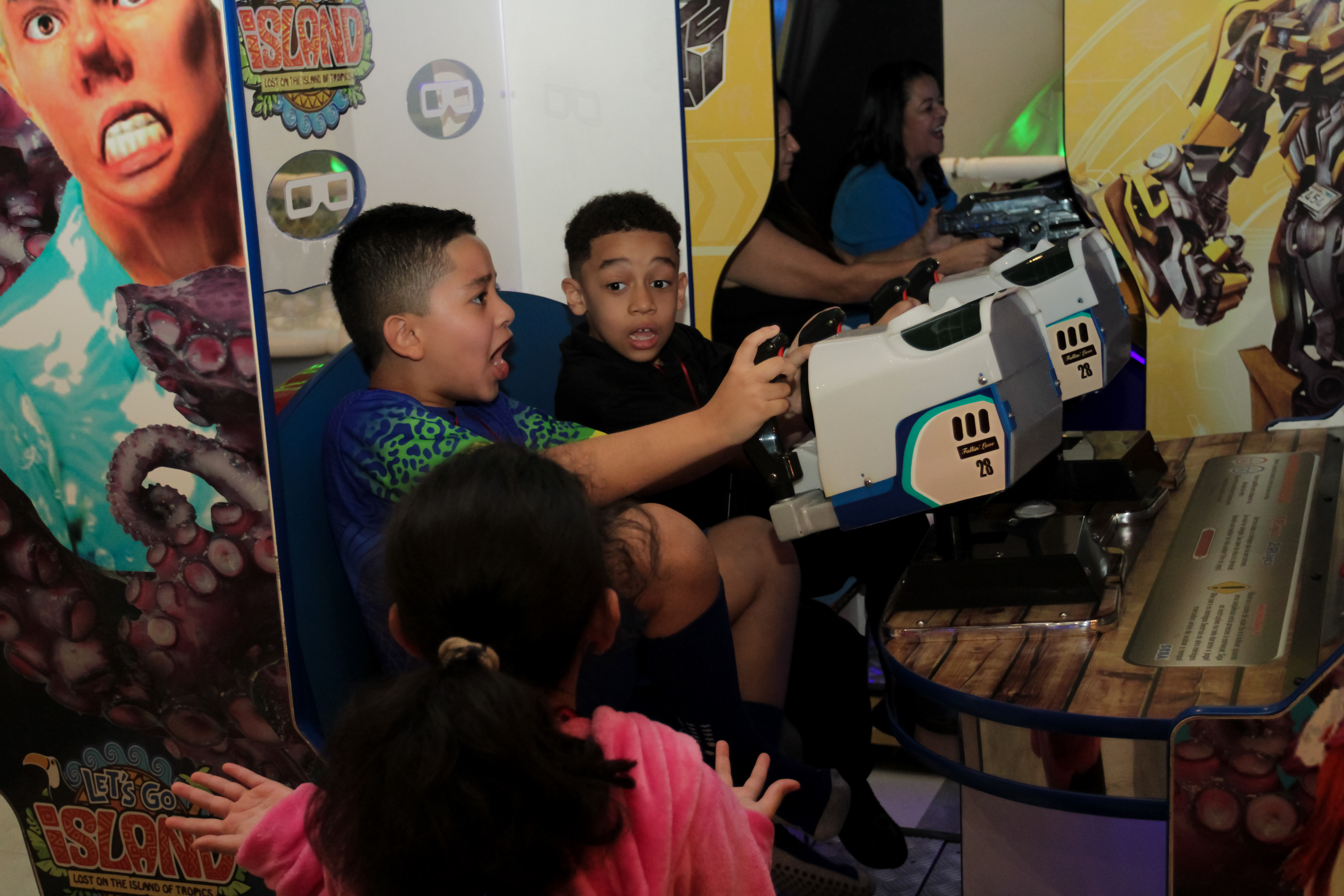 Crianças brincando no aniversário, SP.