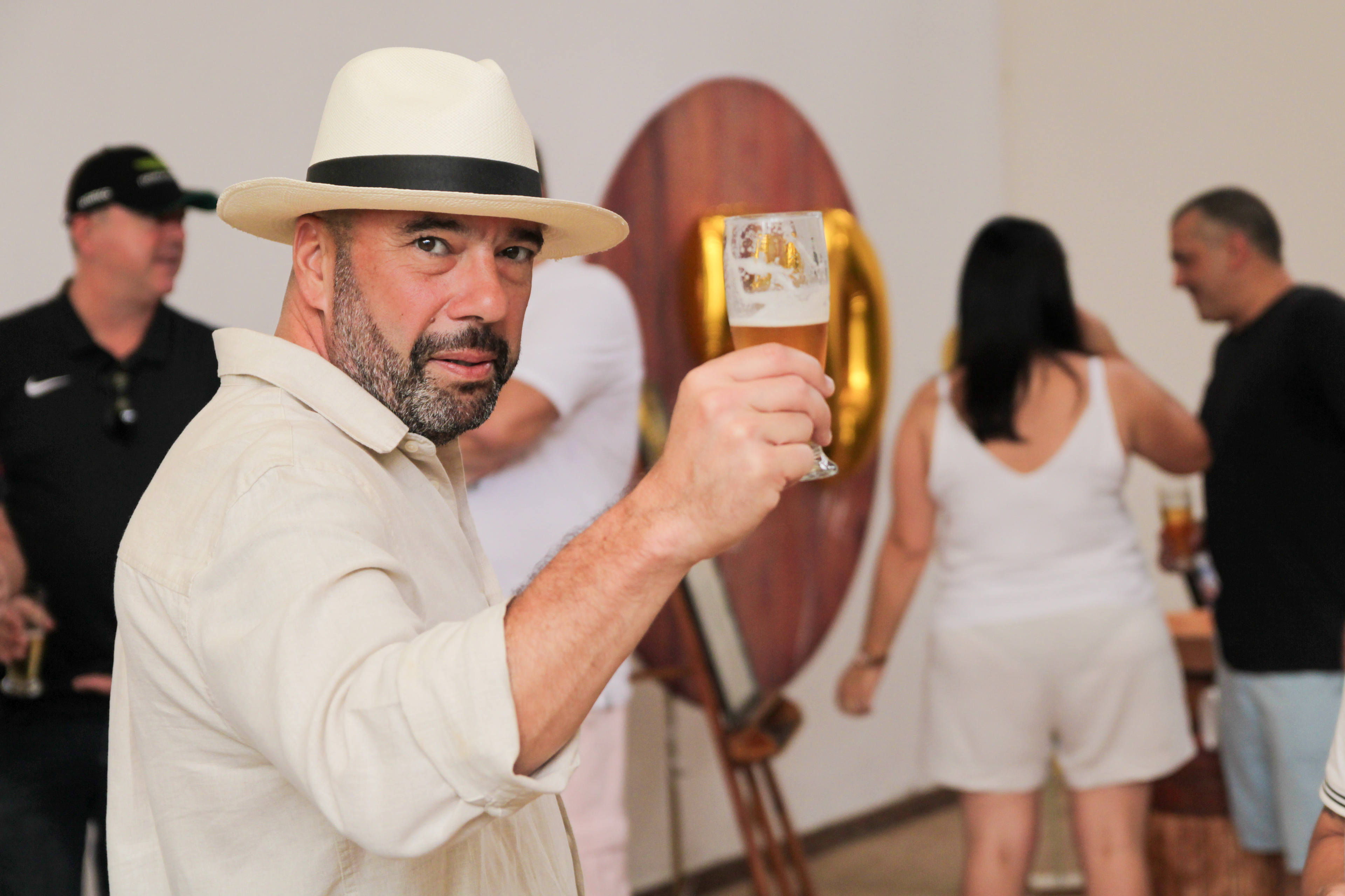 Odílio Junior comemorando com alegria.