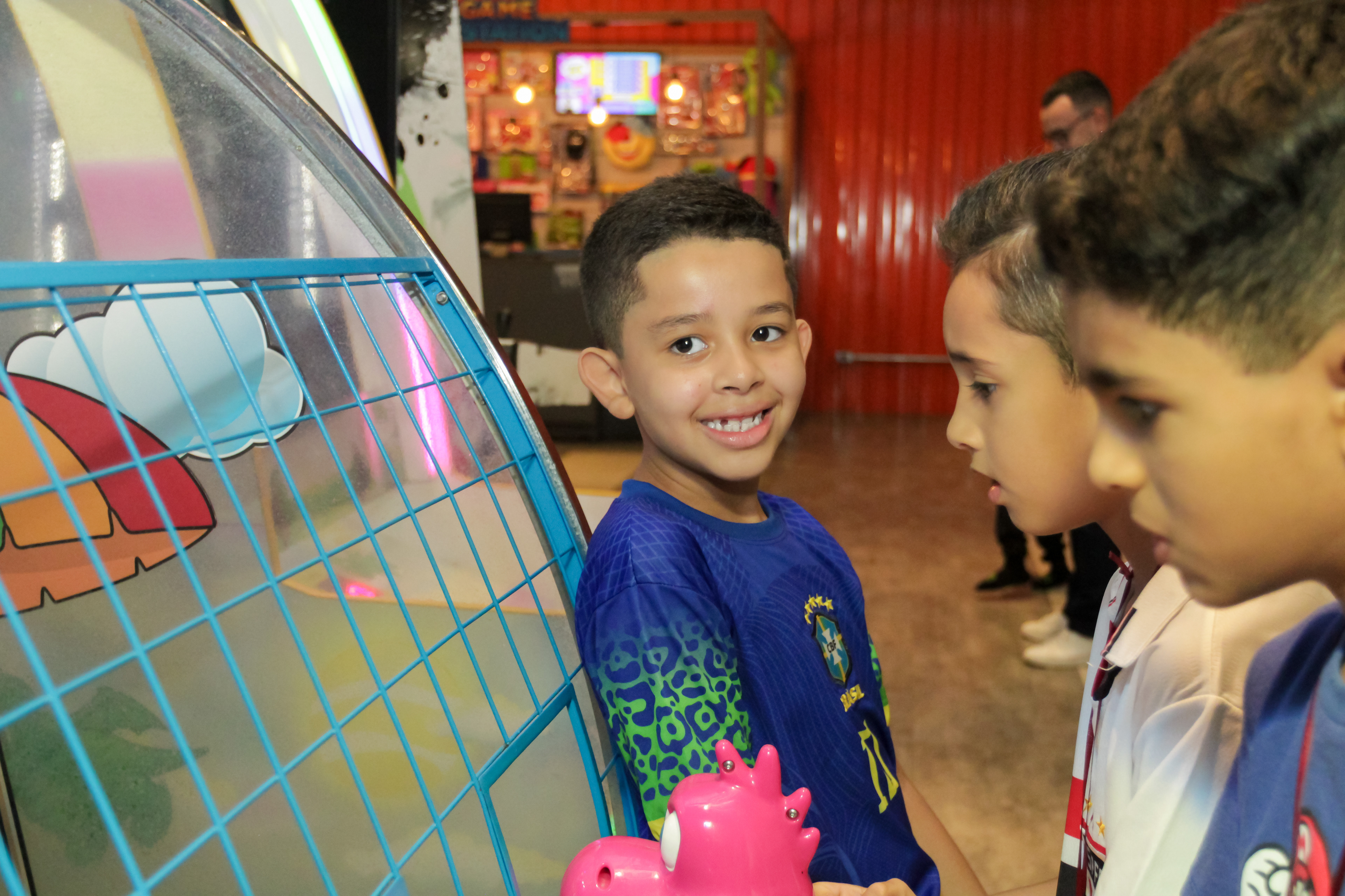 João Pedro brincando no aniversário, SP.