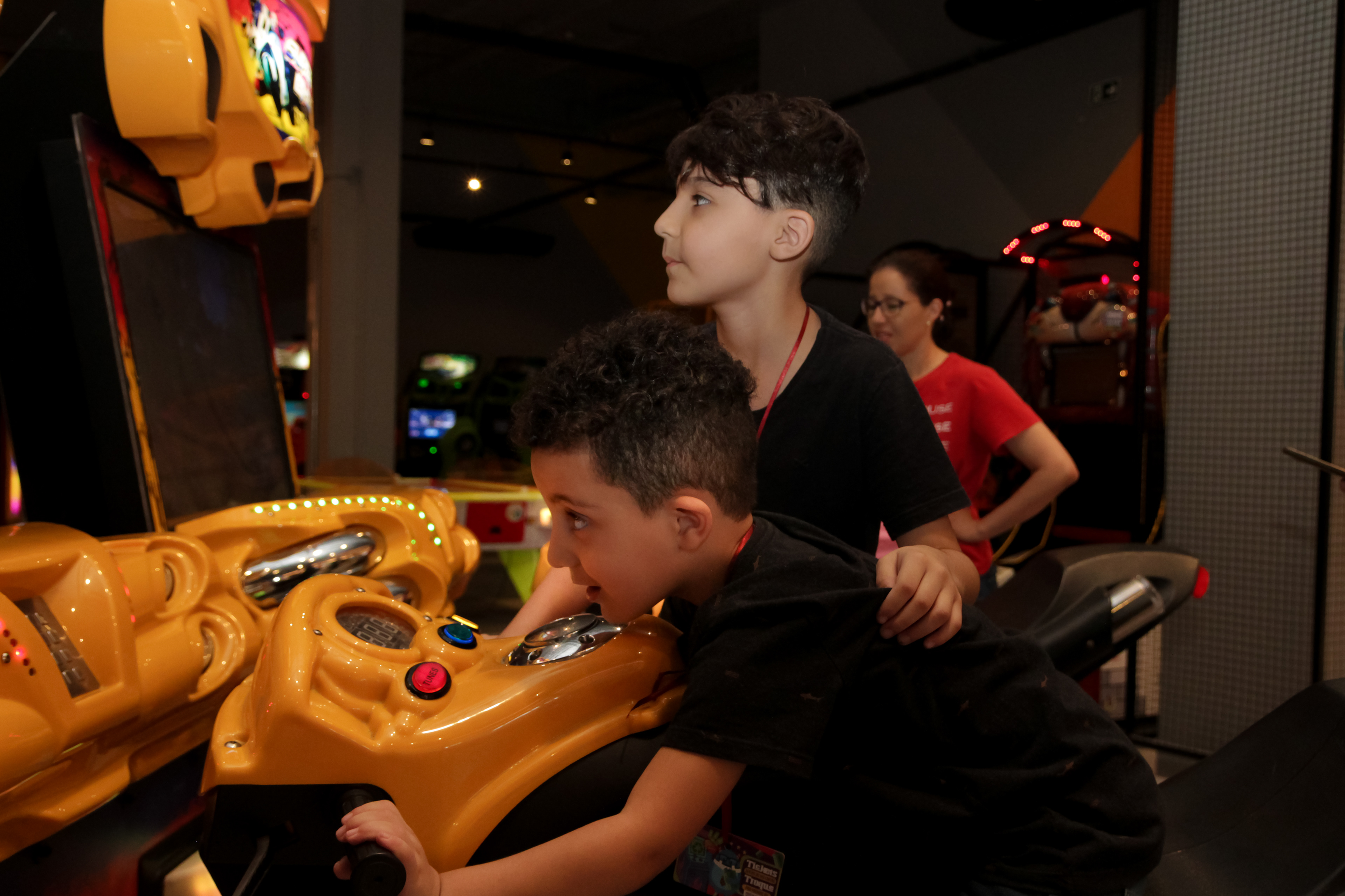 Crianças brincando no aniversário, SP.