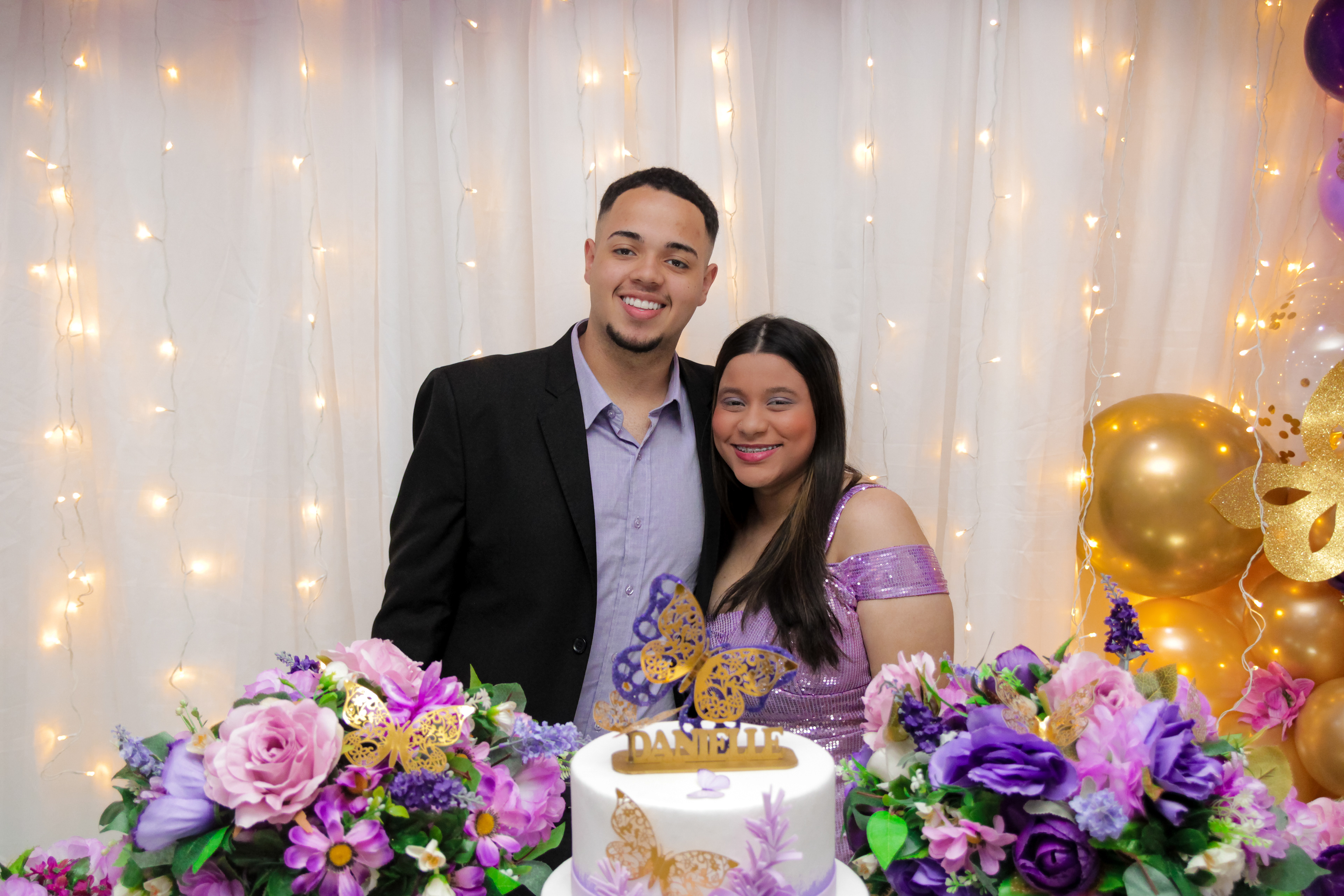 Danielle e convidados comemorando SP.