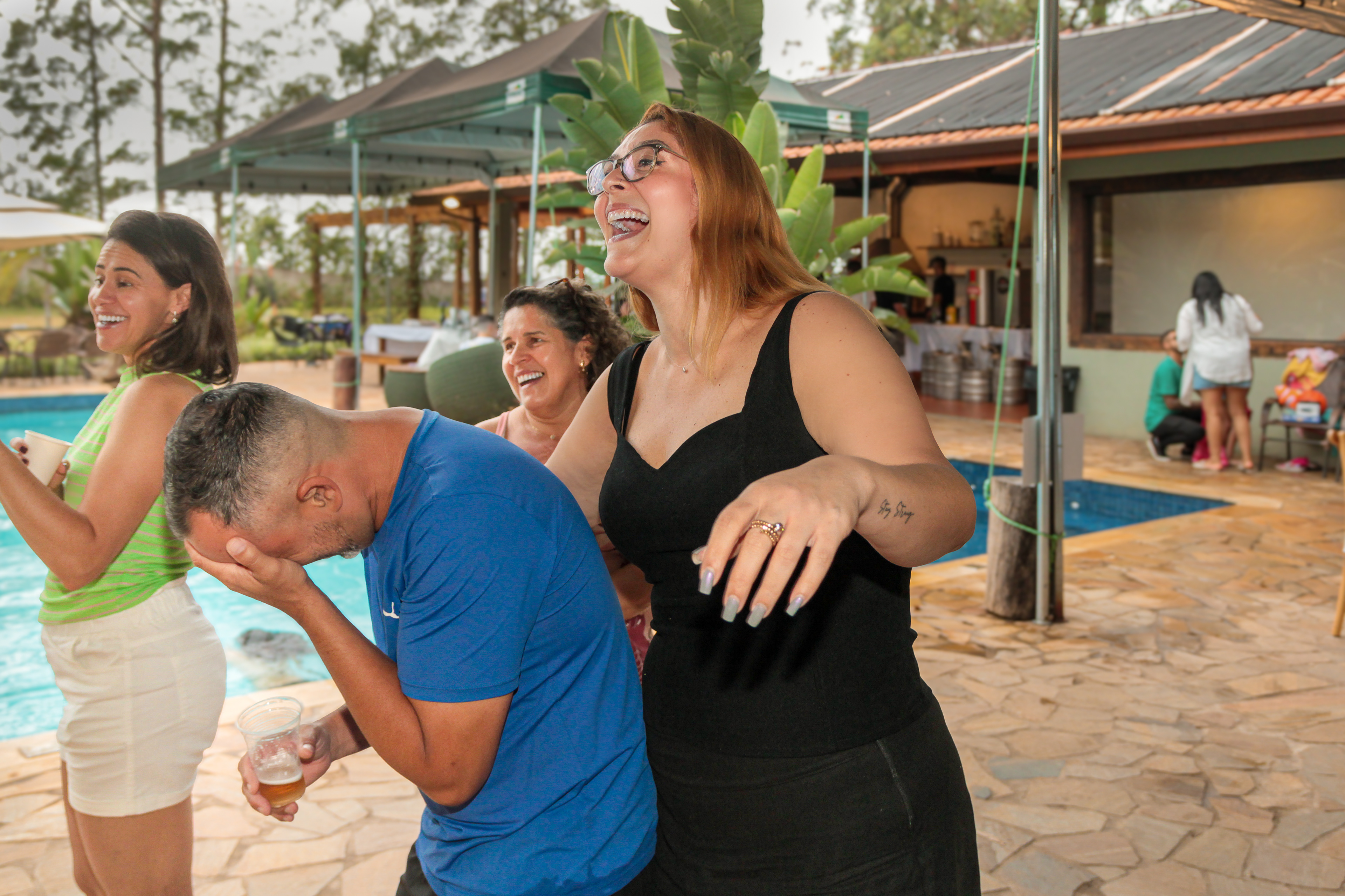 Celebrando resultados empresa 2024.