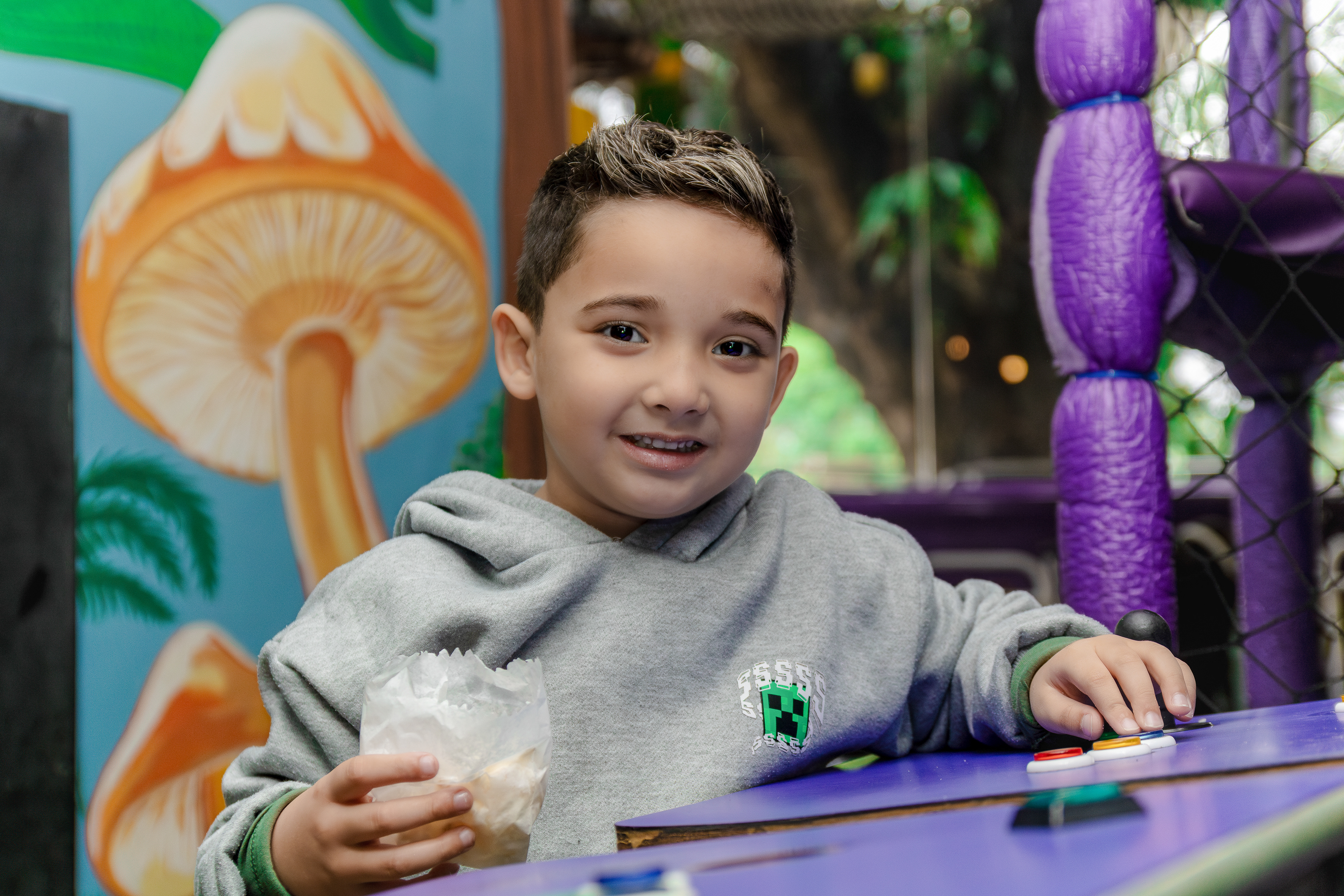 Criança comemorando 9 anos, São Paulo.