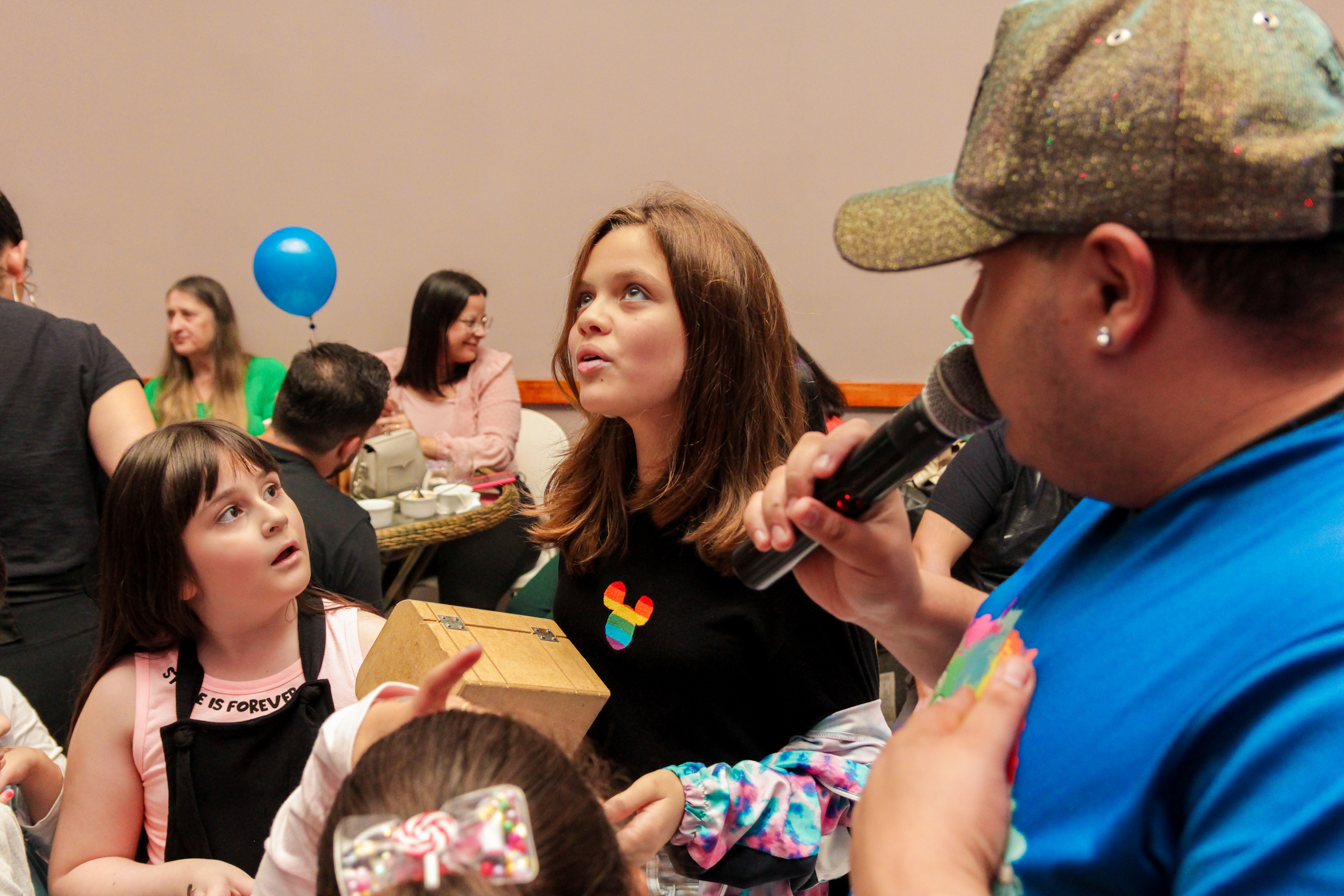 crianças brincando na festa, recreação,  tema herói SP.