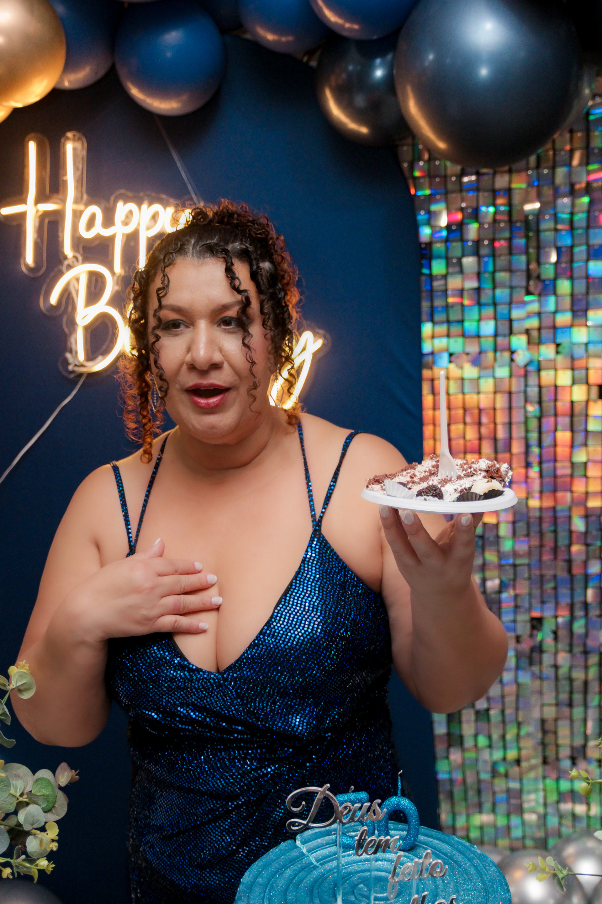 Cícera recebendo parabéns no evento.