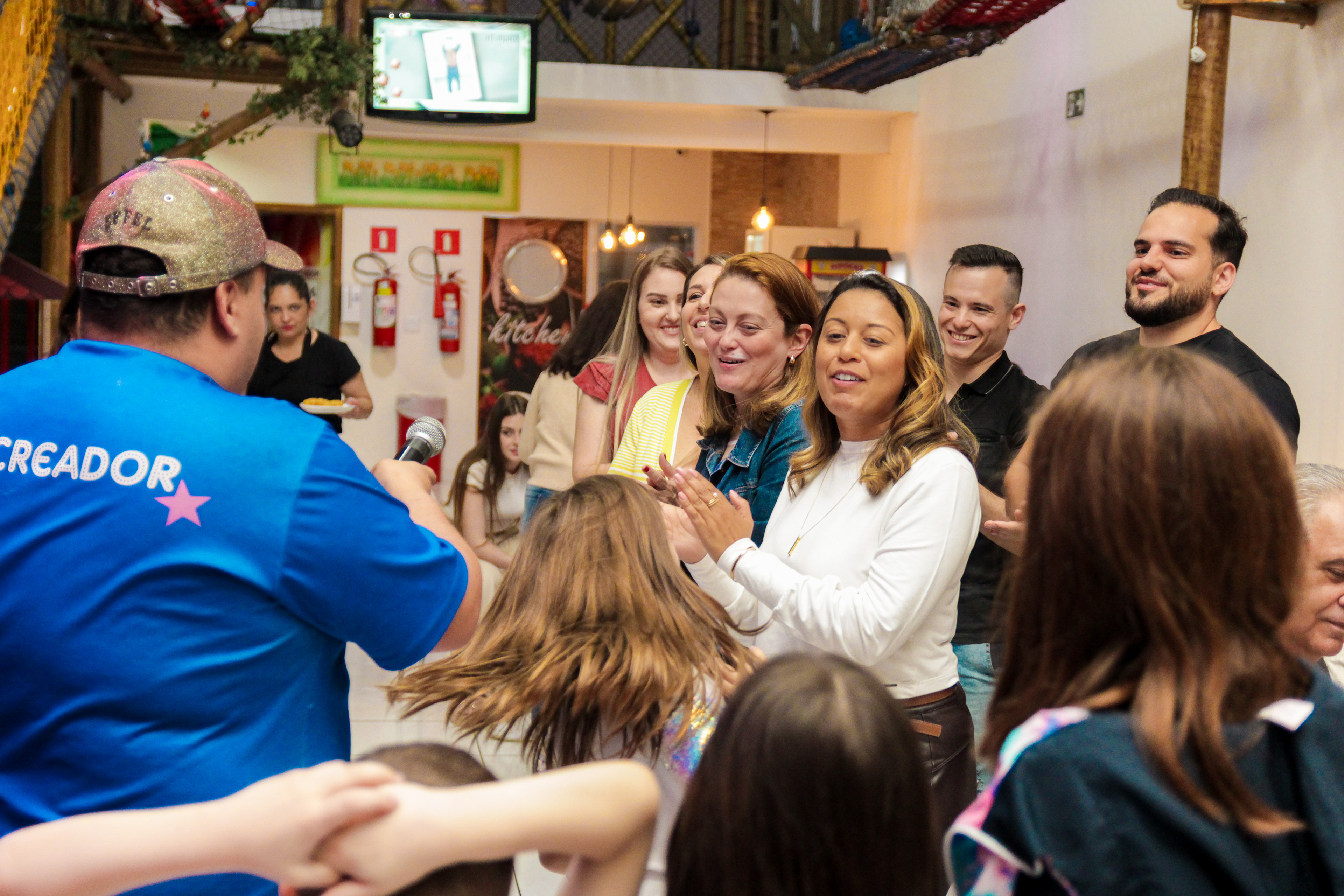 crianças brincando na festa, recreação,  tema herói SP.