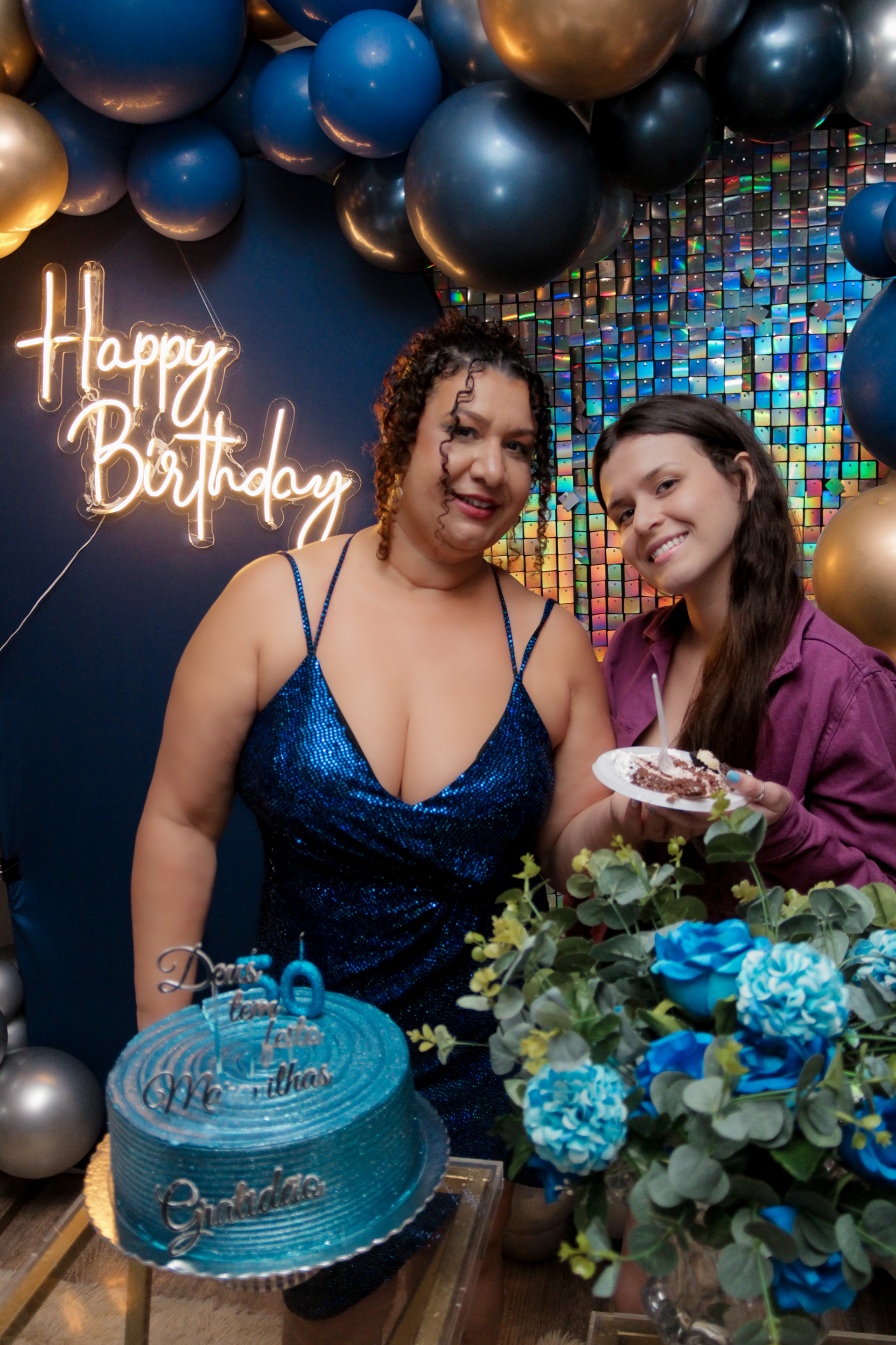 Cícera recebendo parabéns no evento.