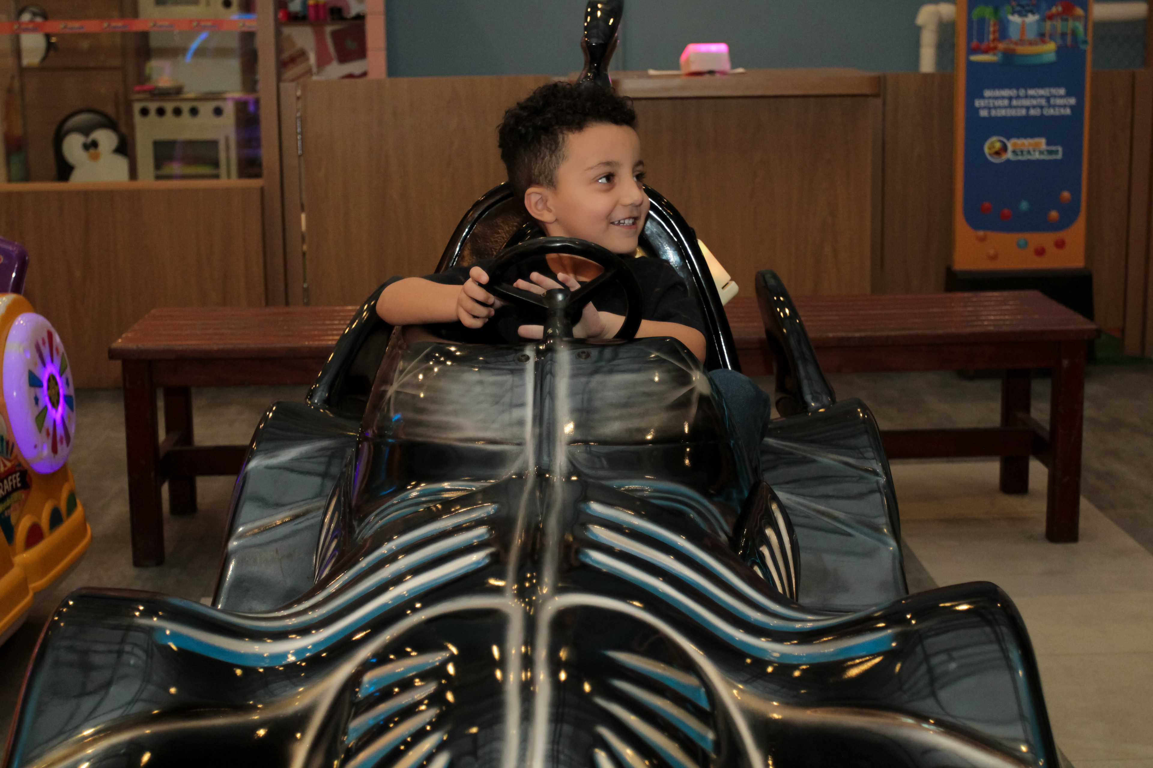 Crianças brincando no aniversário, SP.