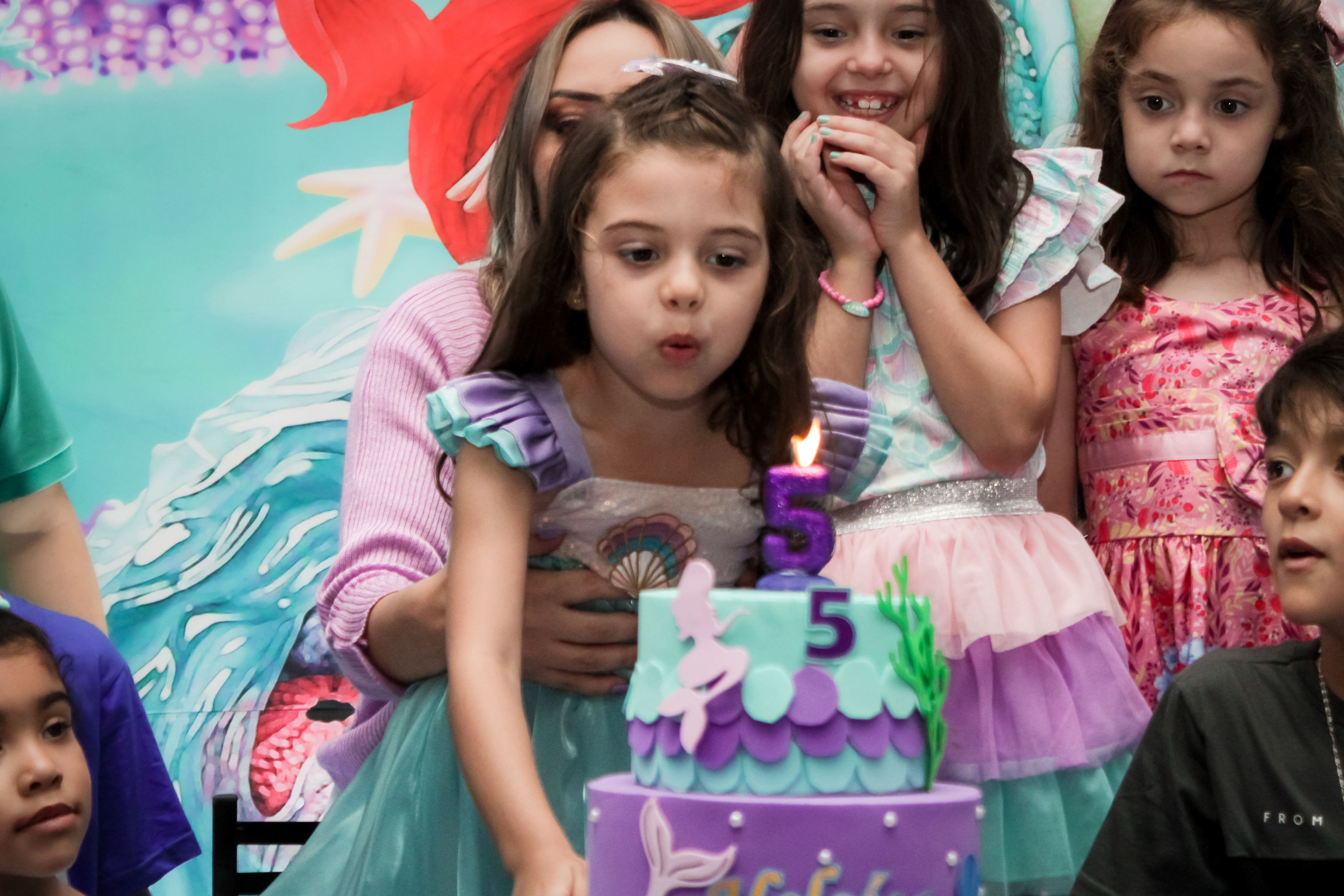 Foto natural da Heloísa na festa SP.