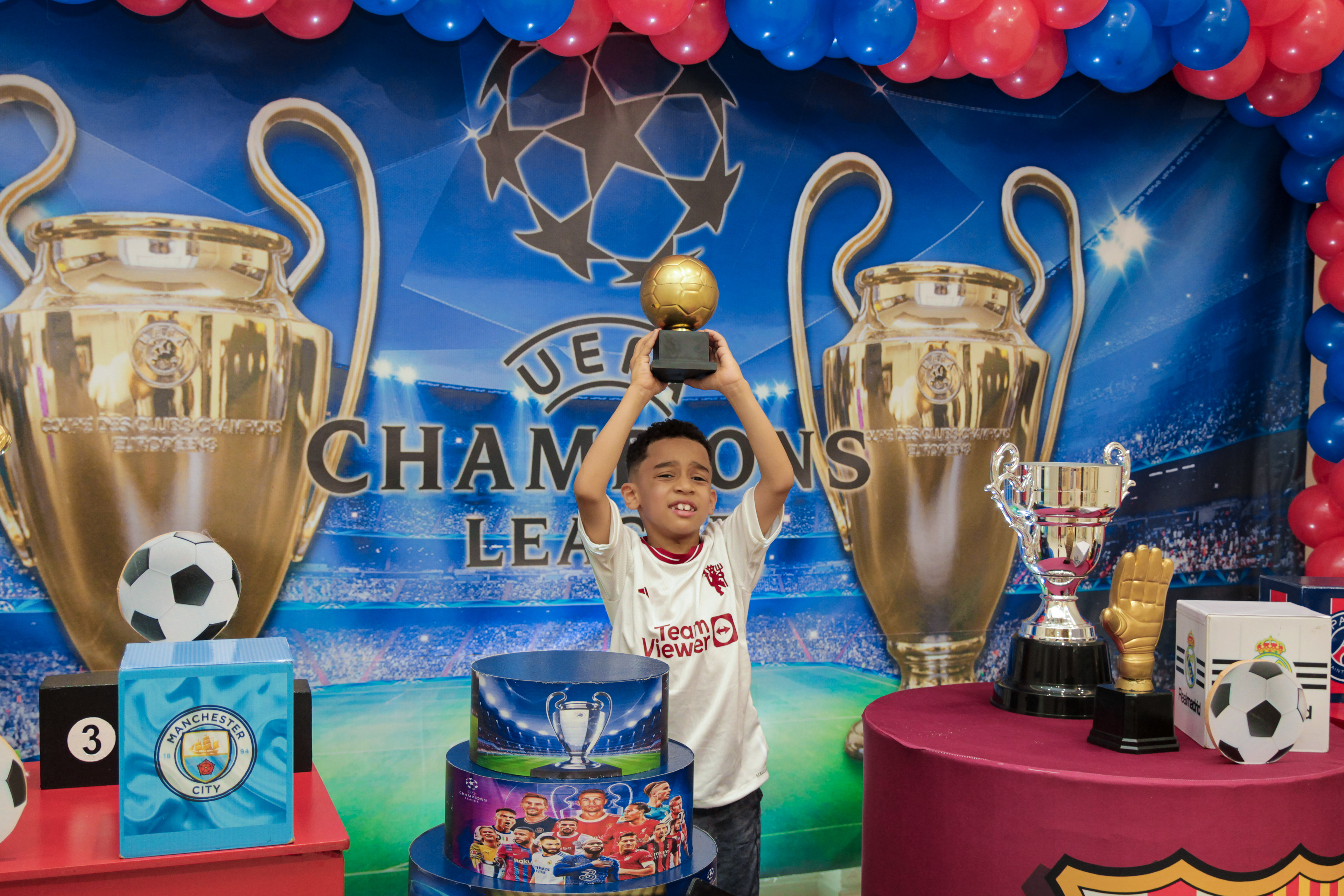 Foto espontânea do Joaquim, aniversário infantil, SP.