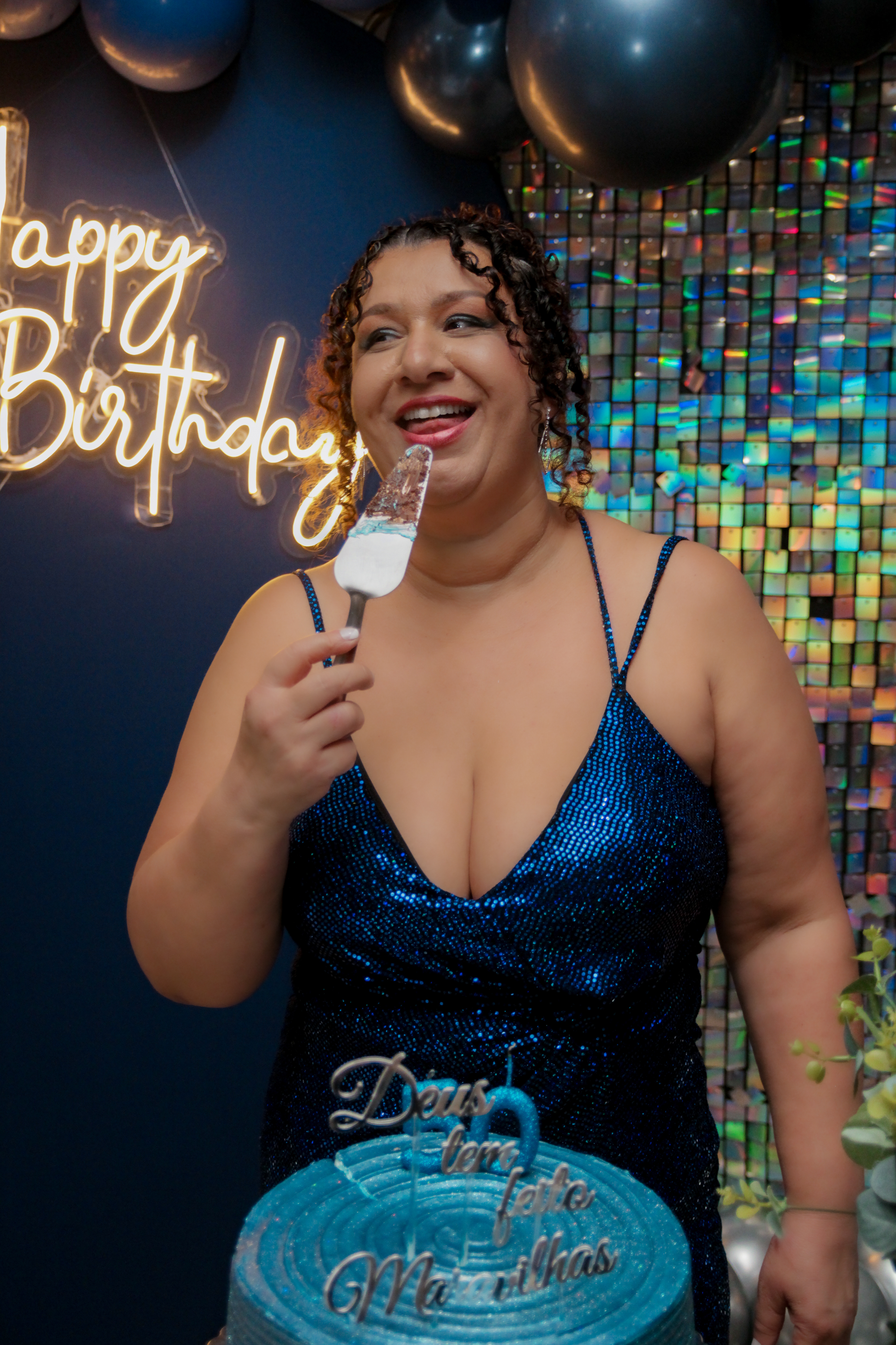 Cícera recebendo parabéns no evento.