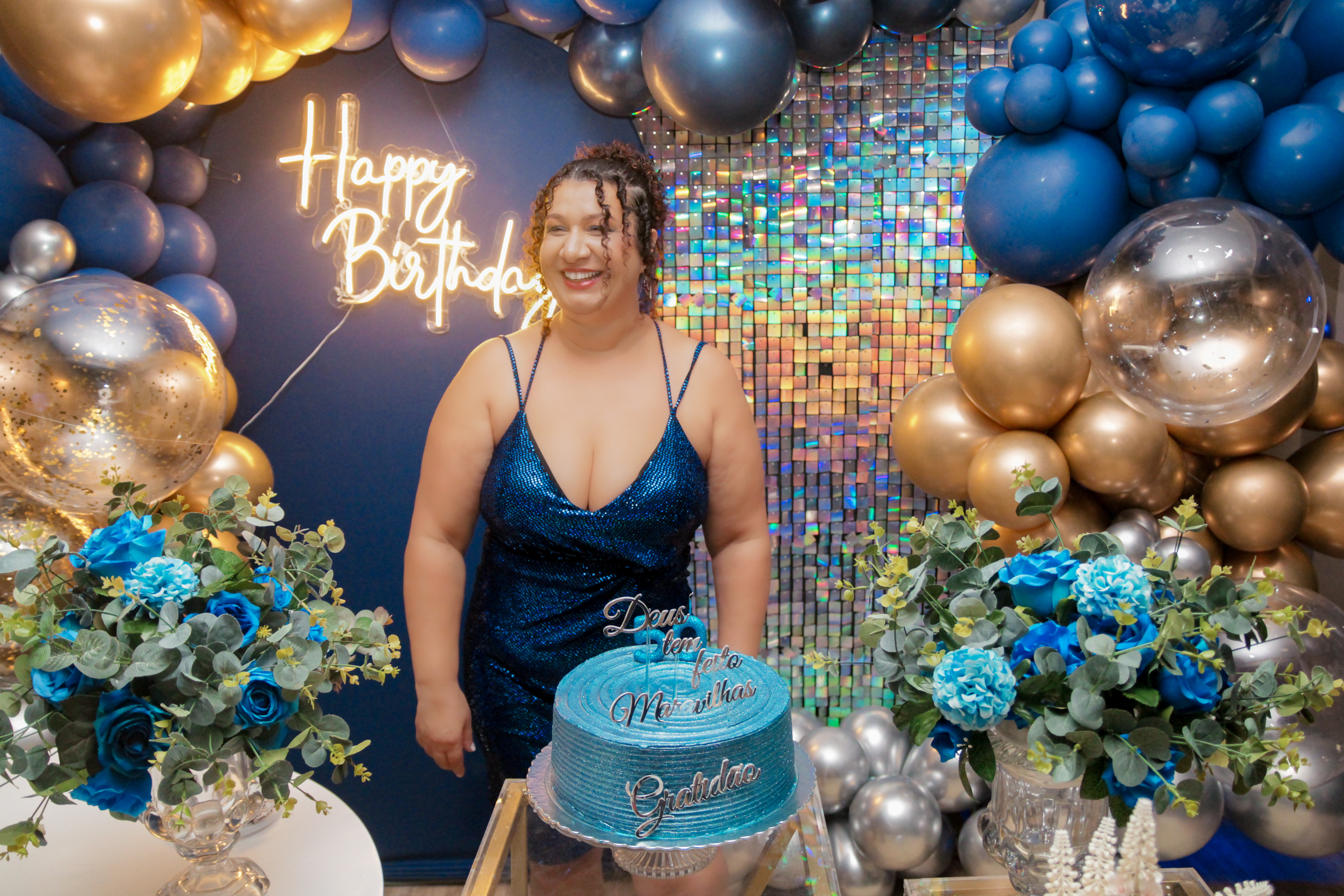 Cícera recebendo parabéns no evento.