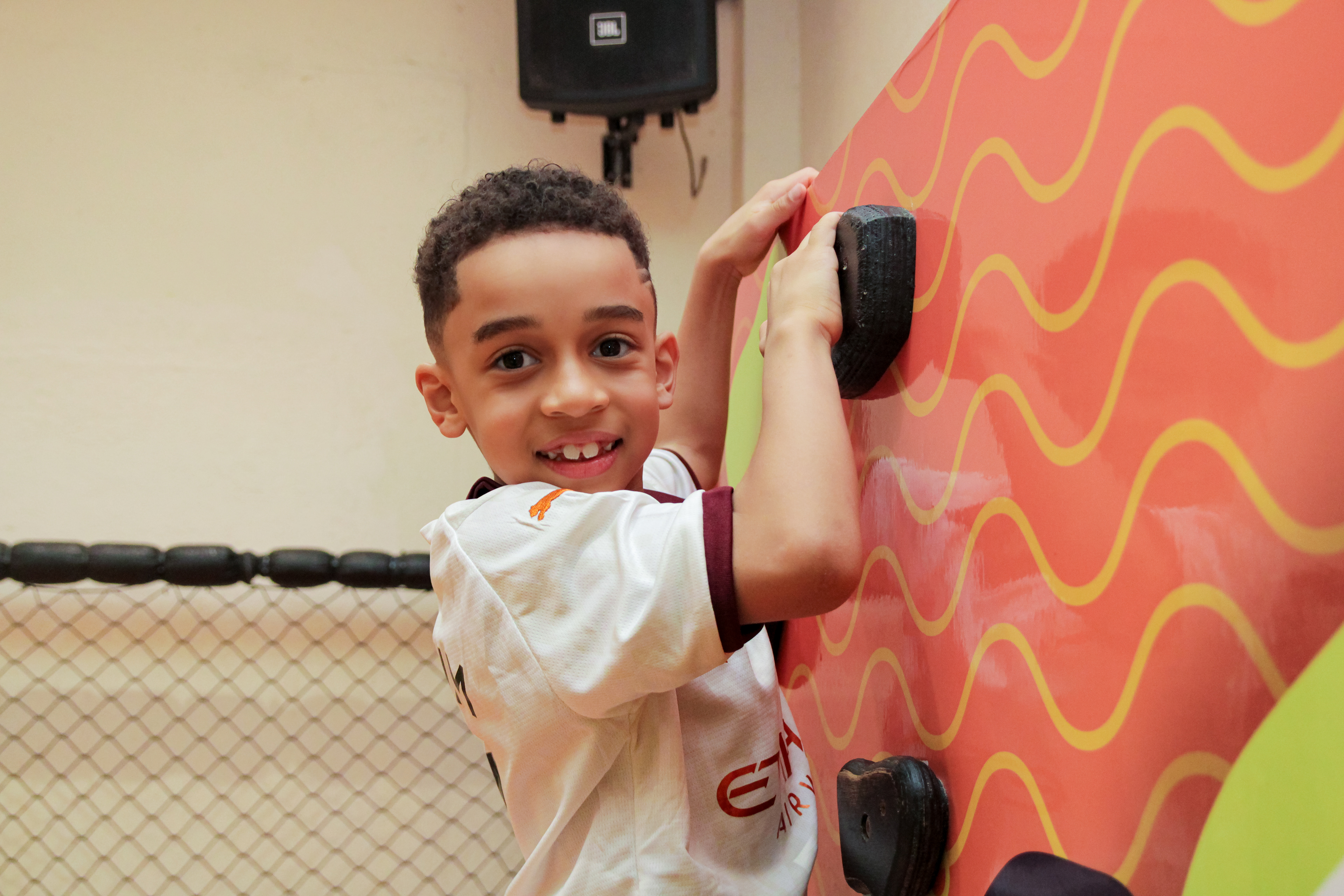 Amizade e diversão na festa infantil do Joaquim, SP.