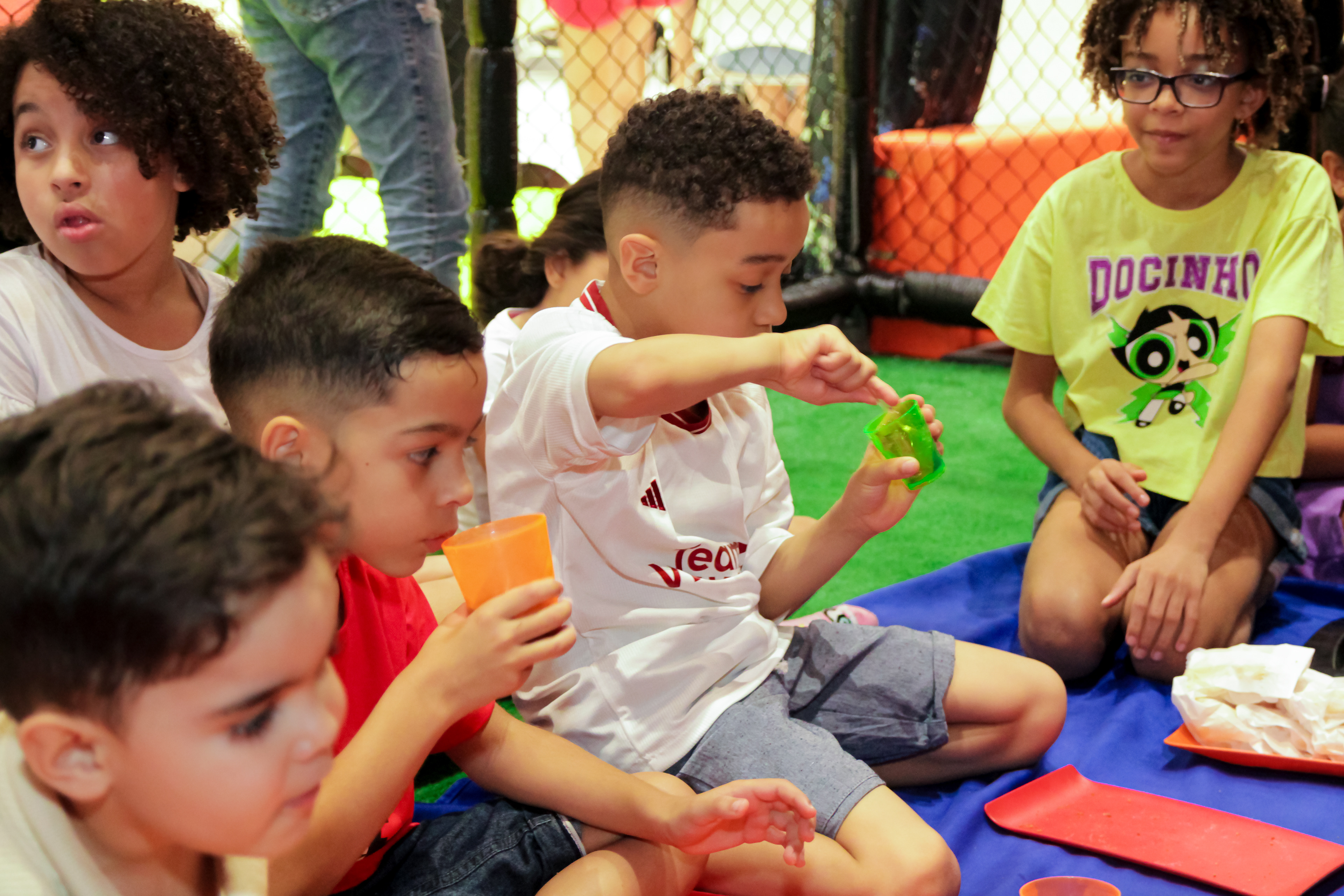 Criança comemorando aniversário, Joaquim, SP