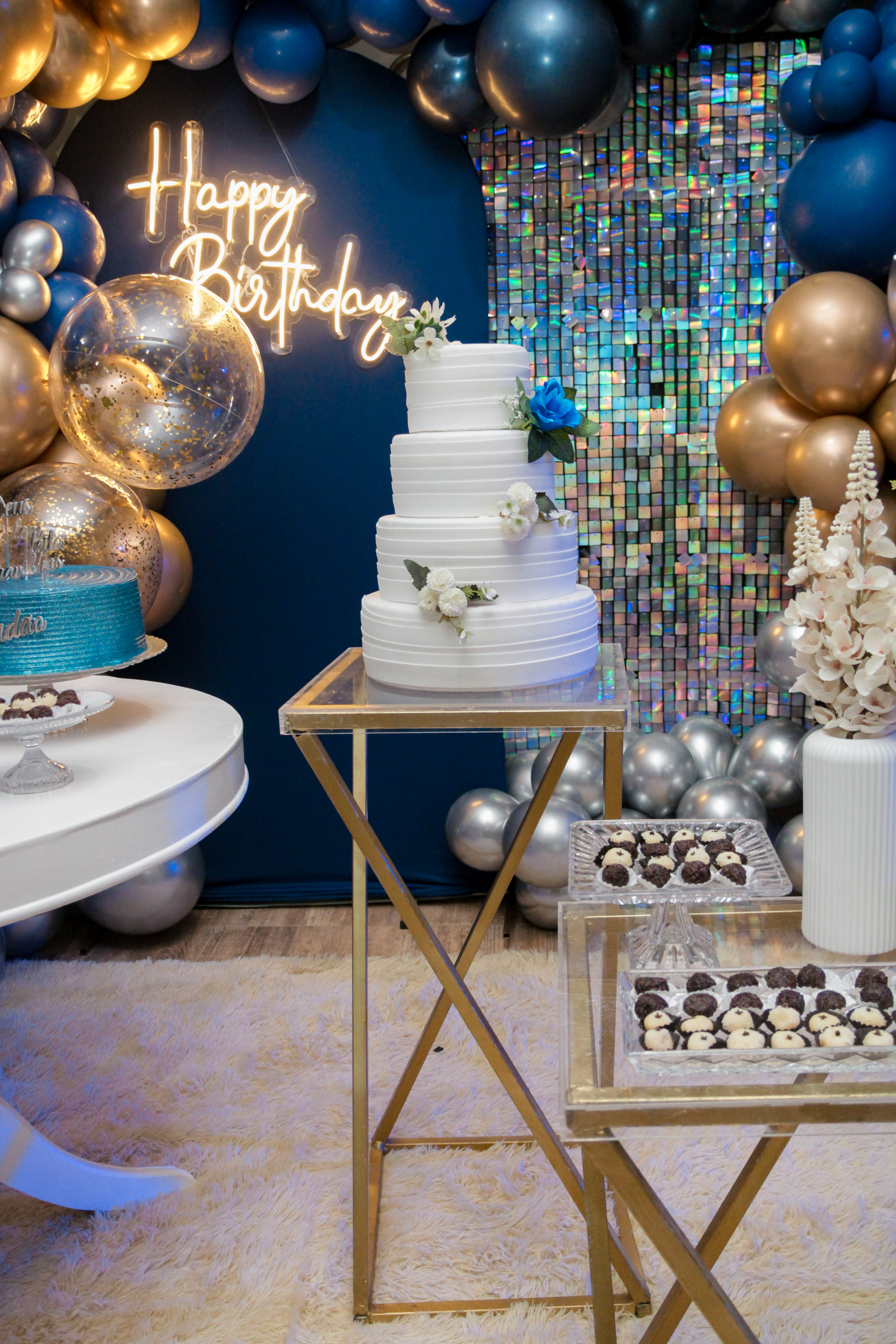 Decoração elegante da festa de 50 anos SP.