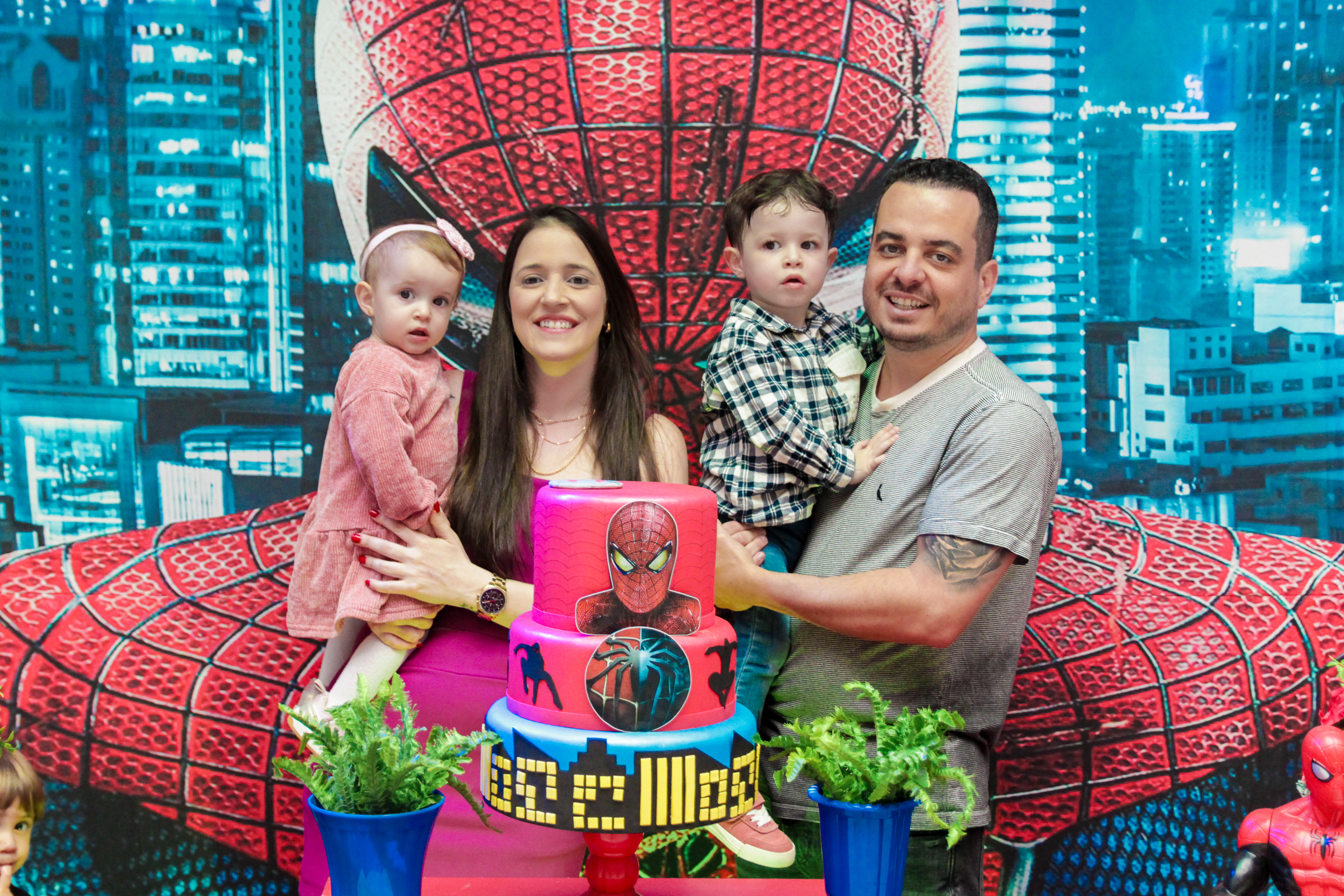 Miguel e mãe, festa infantil SP.