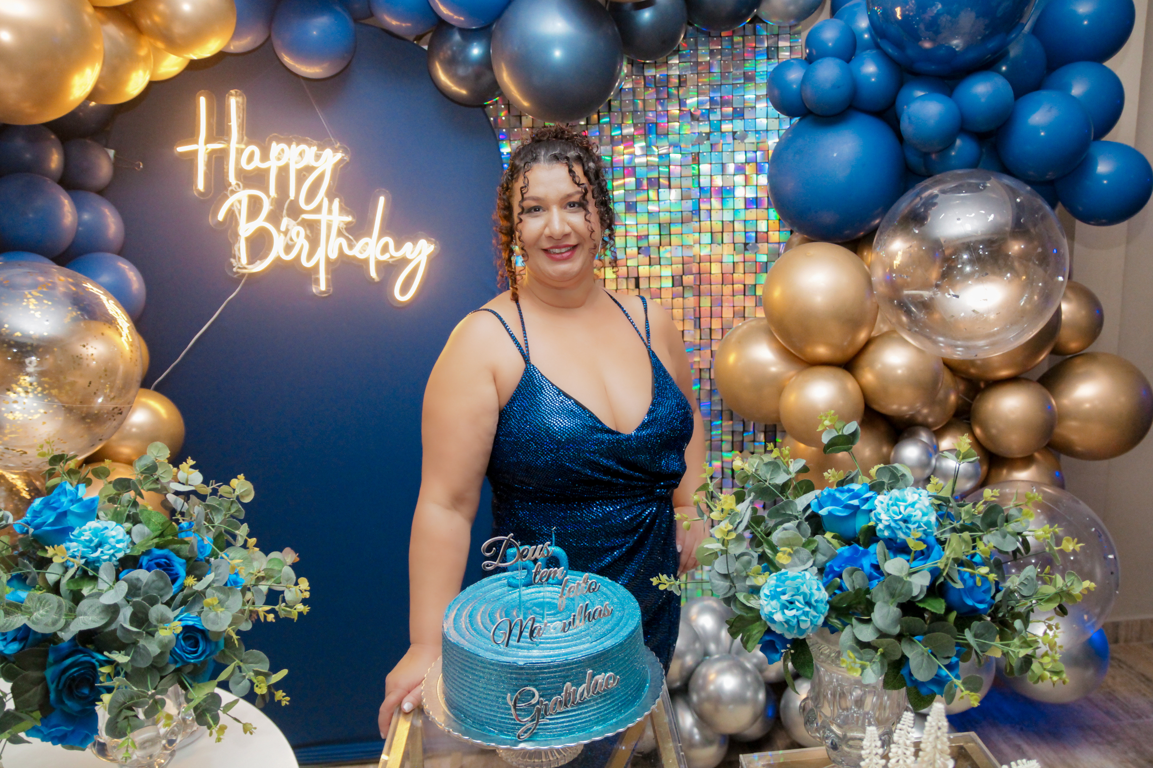 Cícera recebendo parabéns no evento.