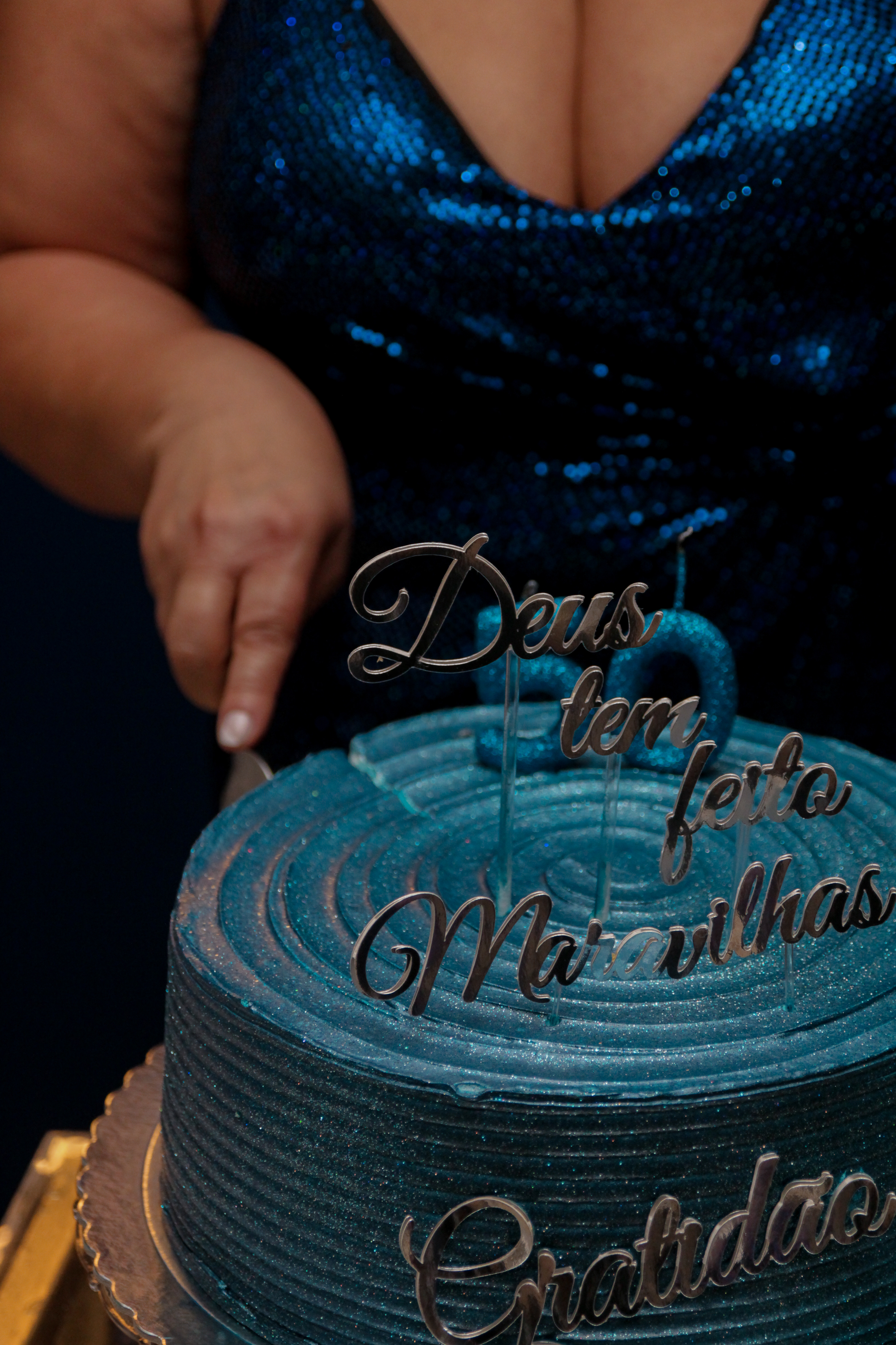 Cícera recebendo parabéns no evento.