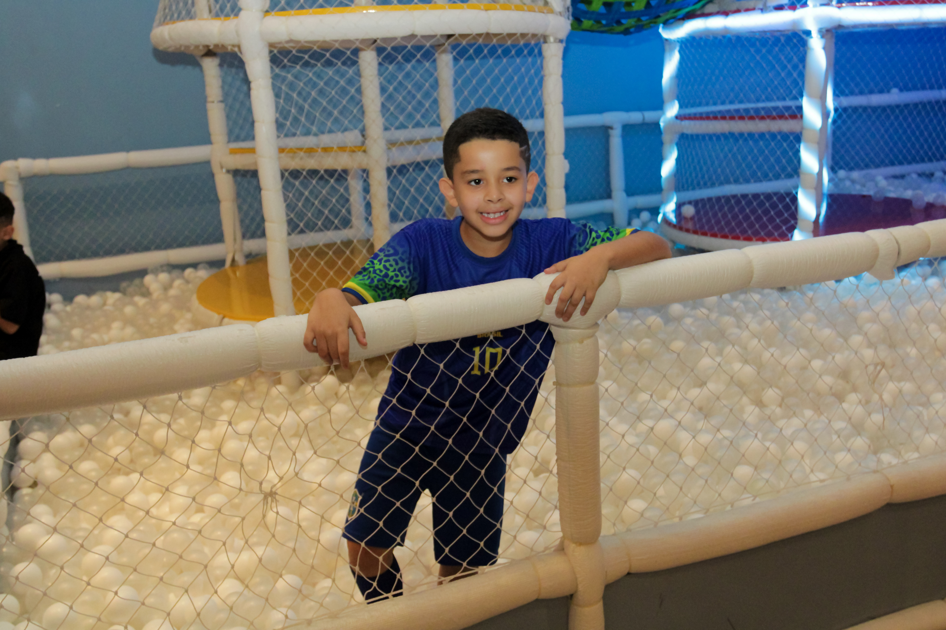 João Pedro brincando no aniversário, SP.