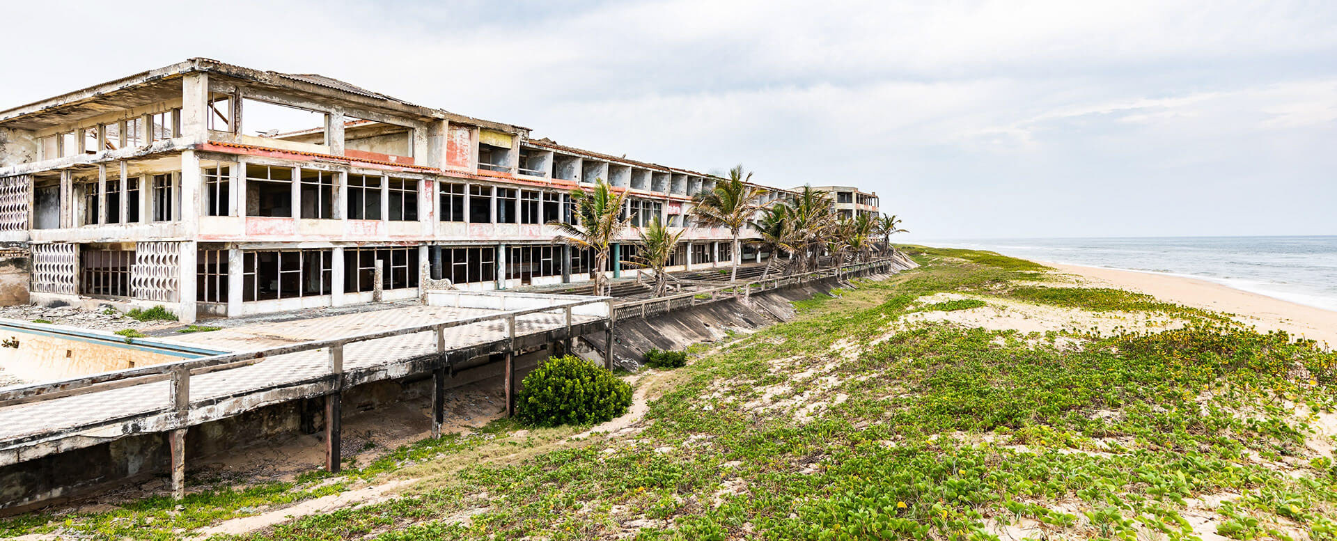 Hotel do Chongoene a.k.a. ghost hotel near Xai Xai
