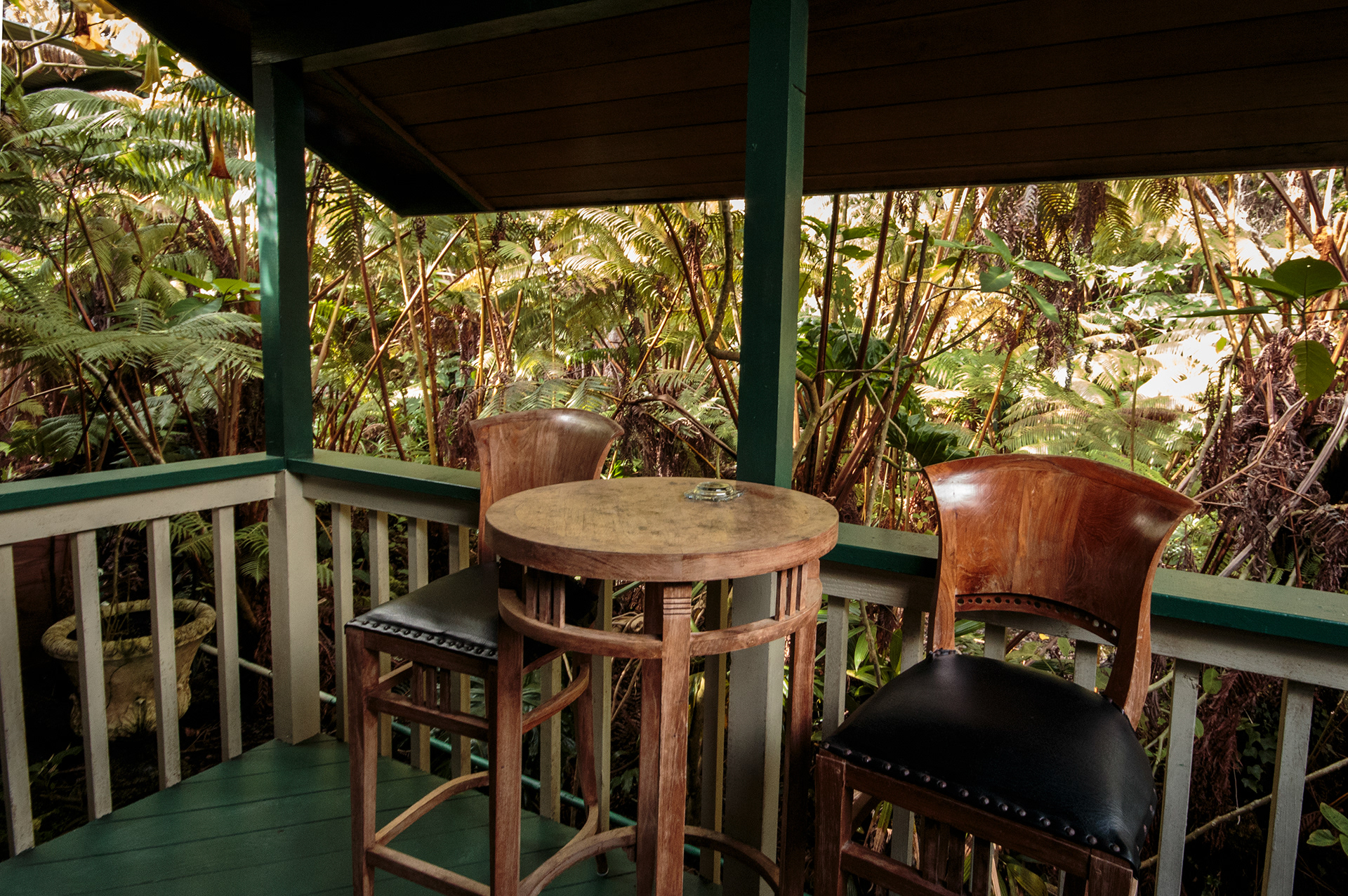 Room rentals at Chalet Kilauea, Volcano HI.