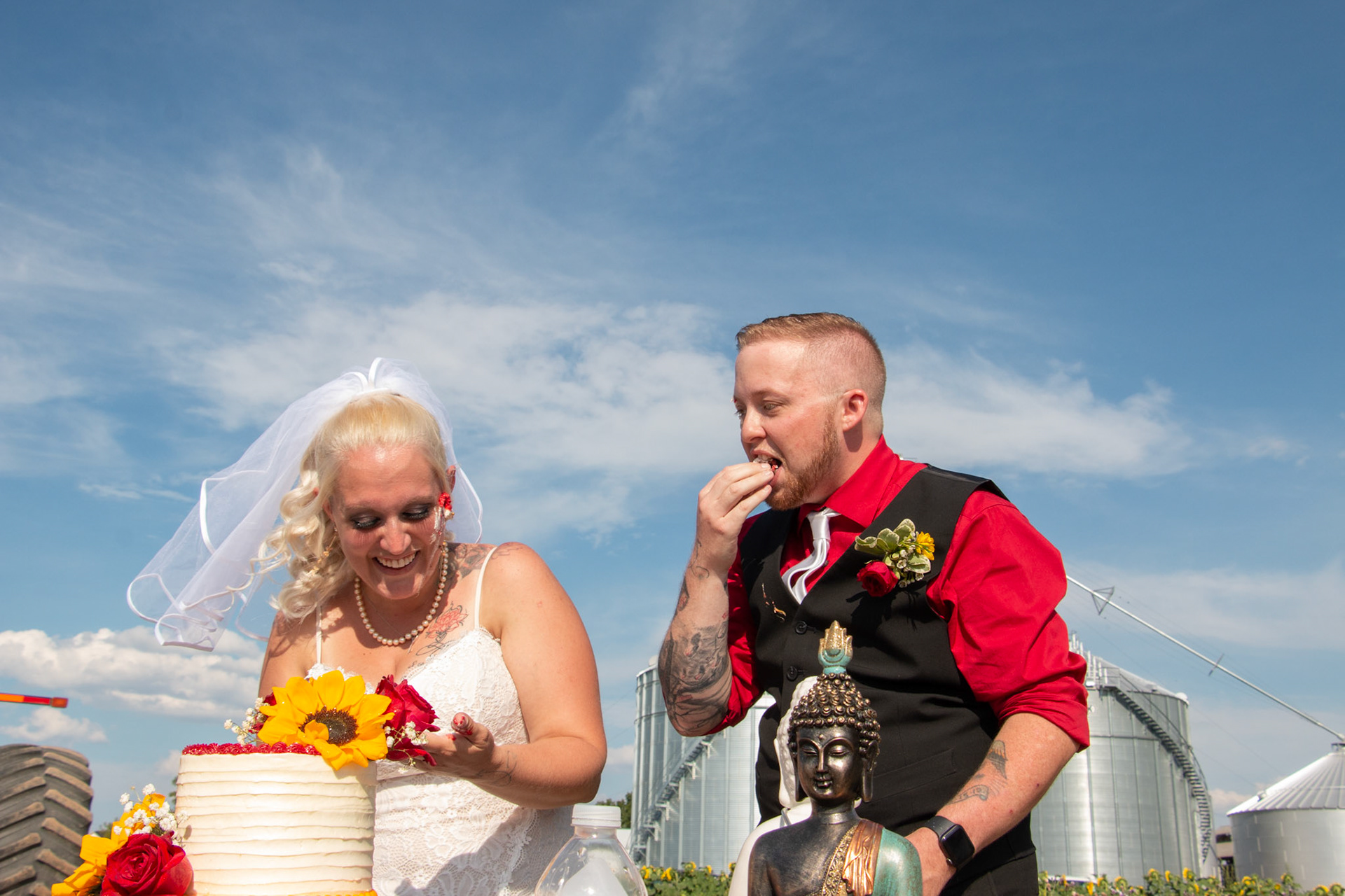 Wedding, cake cutting, Sunflowers of Sanborn, NY.