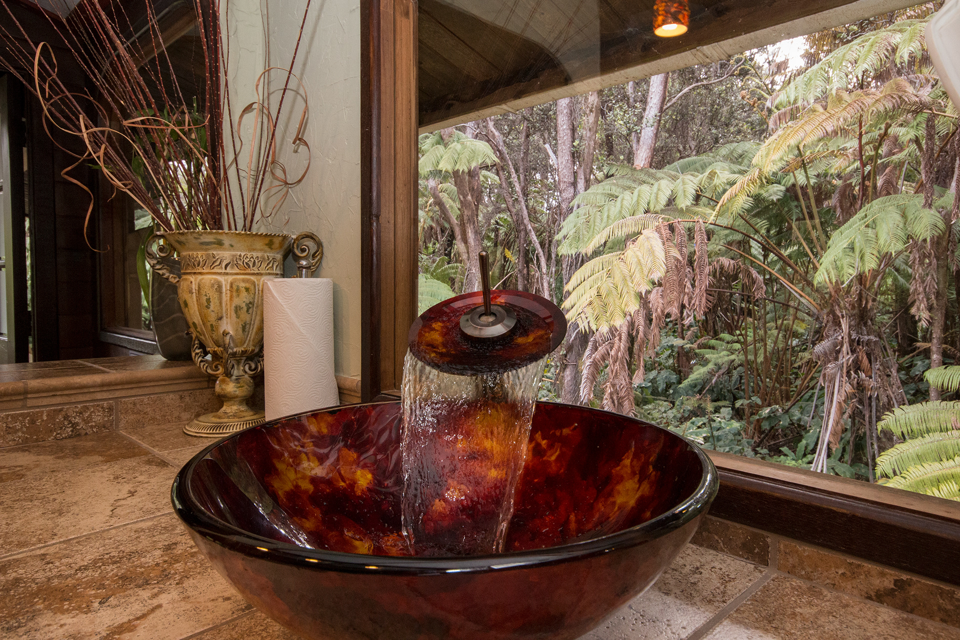 Room rentals at Chalet Kilauea, Volcano HI.