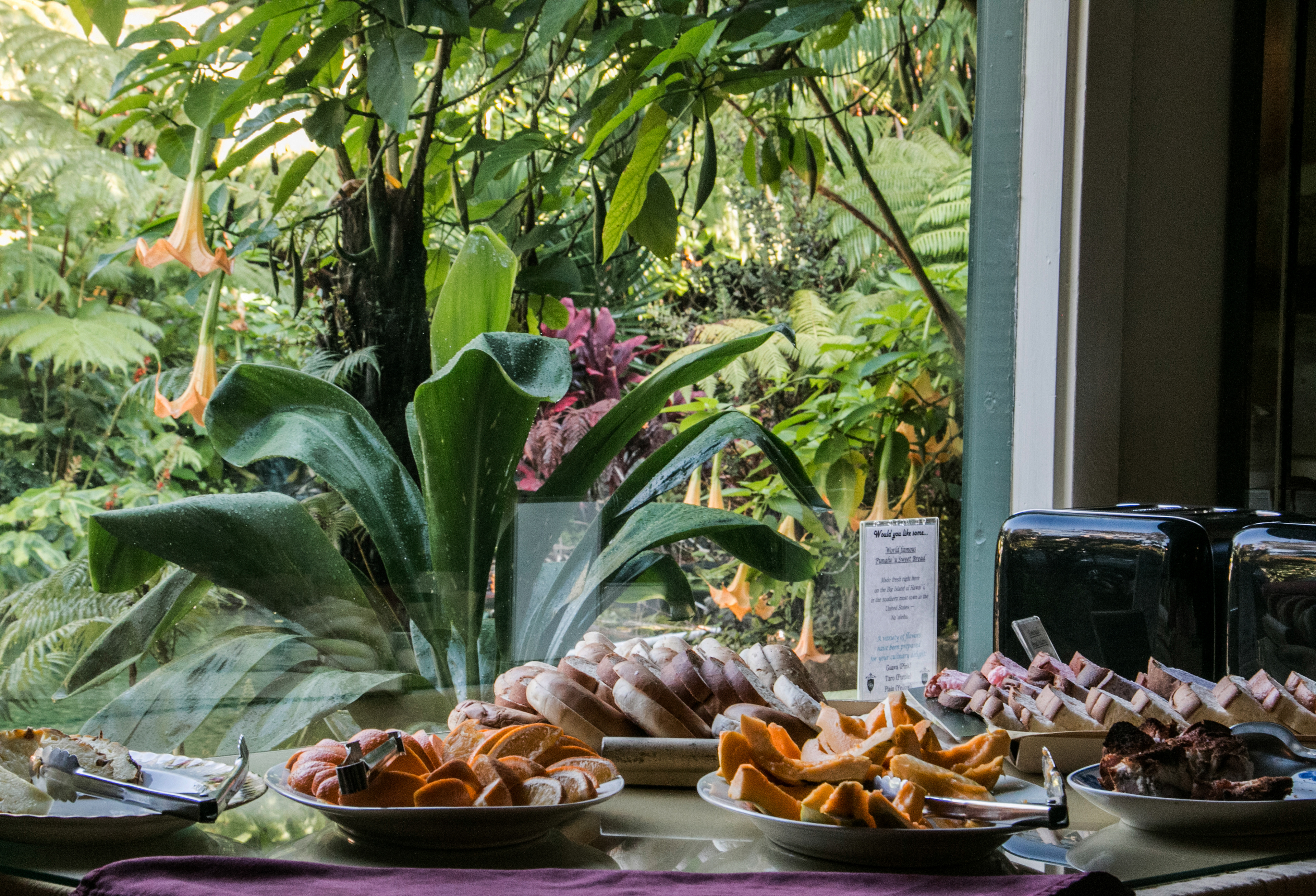 Room rentals at Chalet Kilauea, Volcano HI.