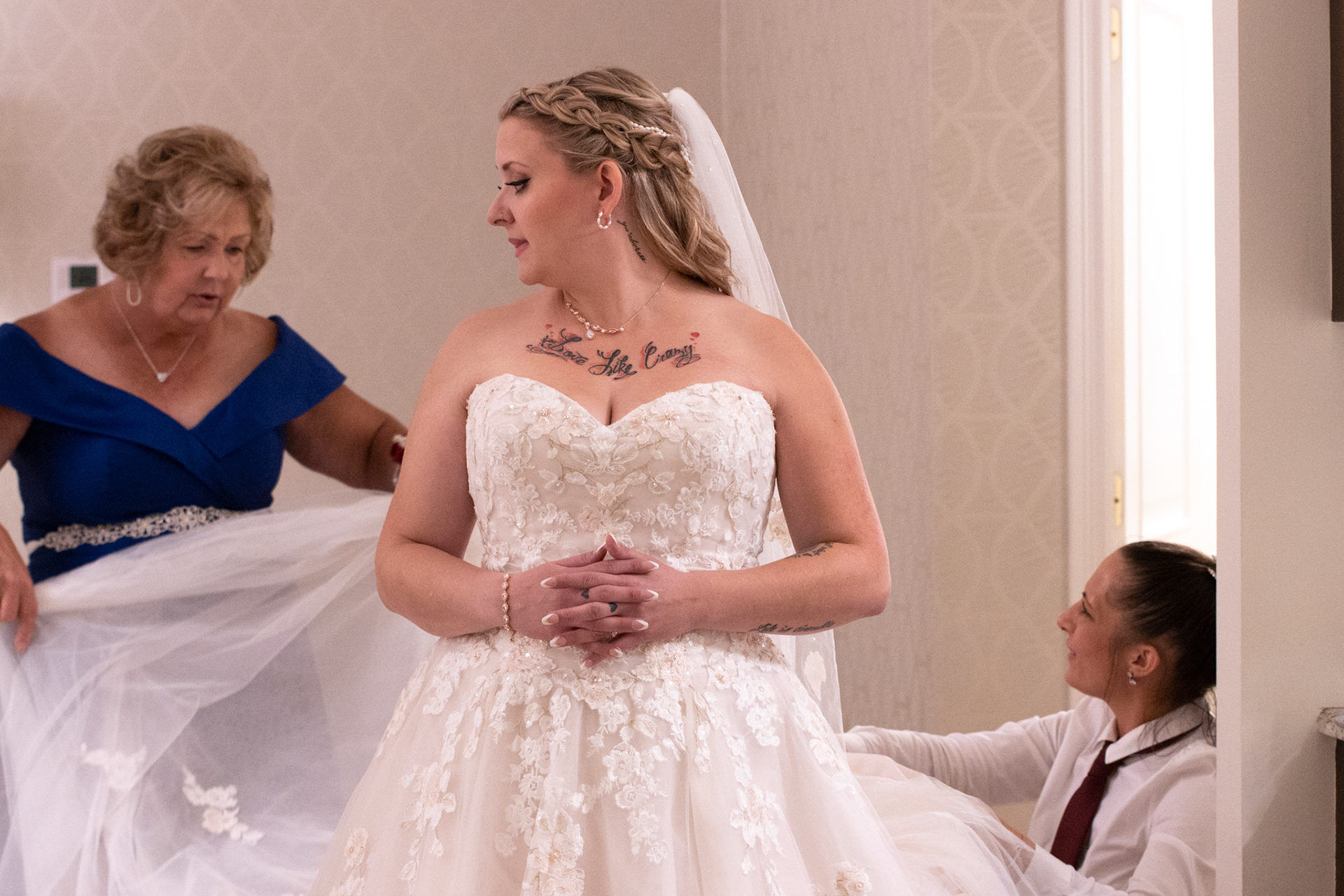 Wedding at Avanti Mansion, Hamburg, NY, bride and mother.