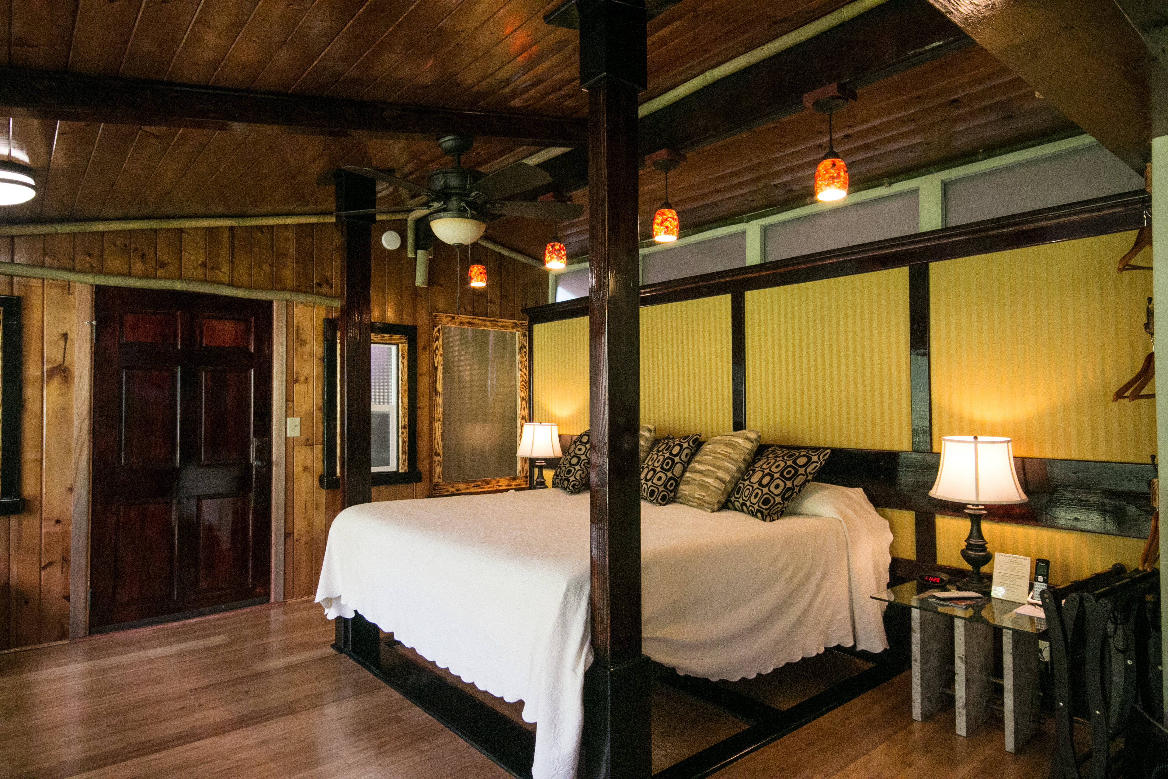 Room rentals at Chalet Kilauea, Volcano HI.