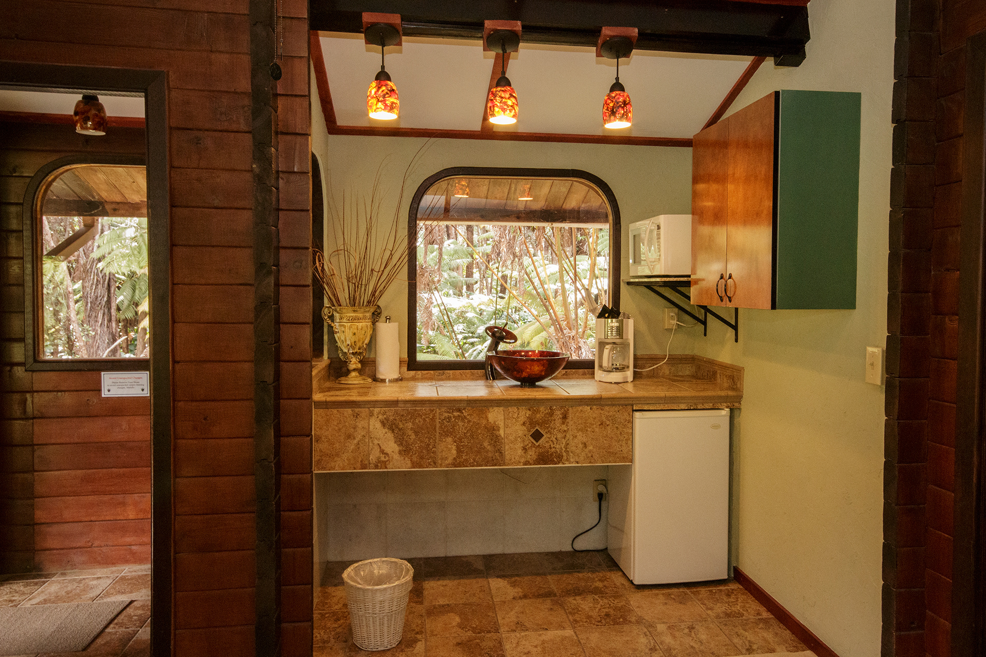 Room rentals at Chalet Kilauea, Volcano HI.