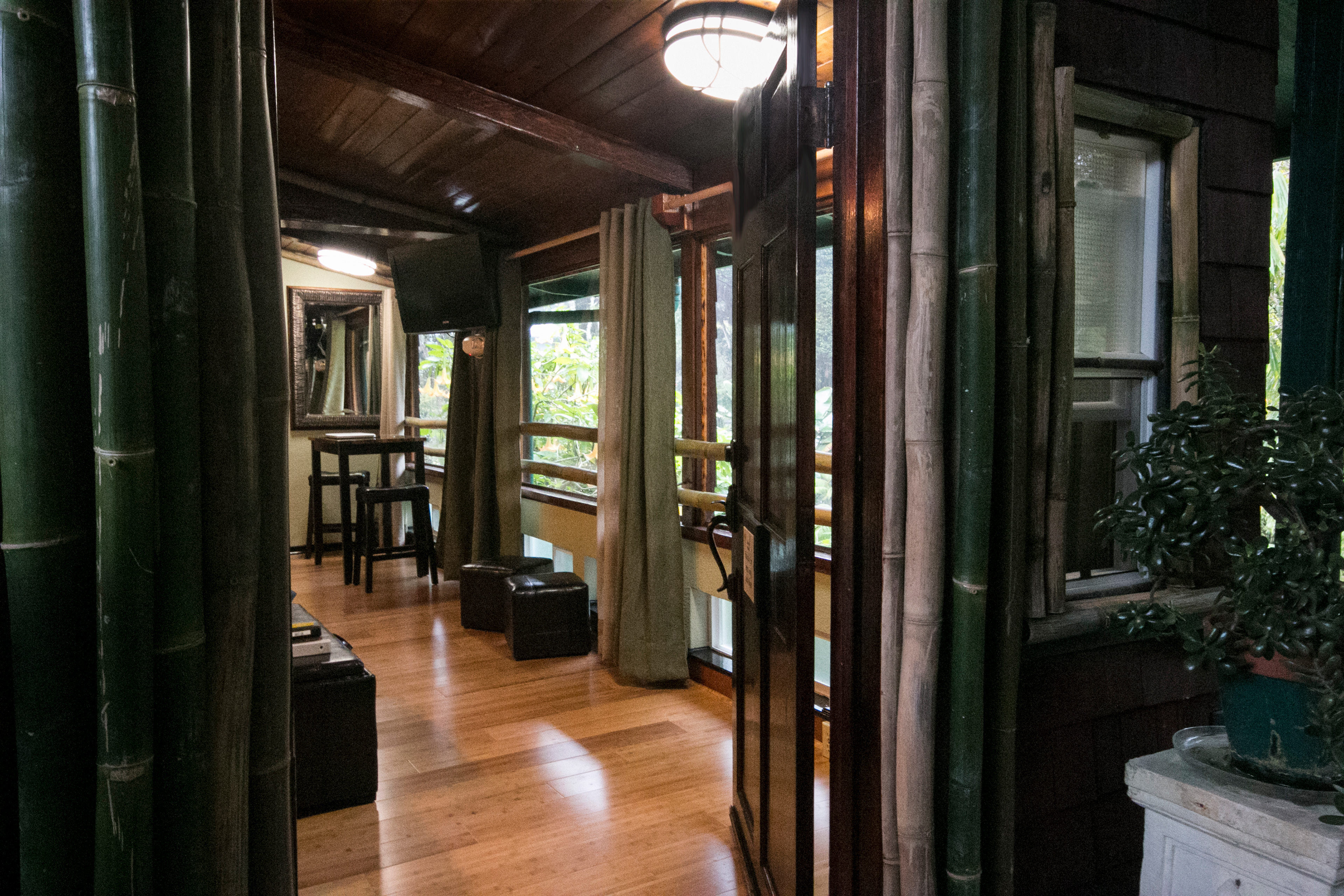 Room rentals at Chalet Kilauea, Volcano HI.