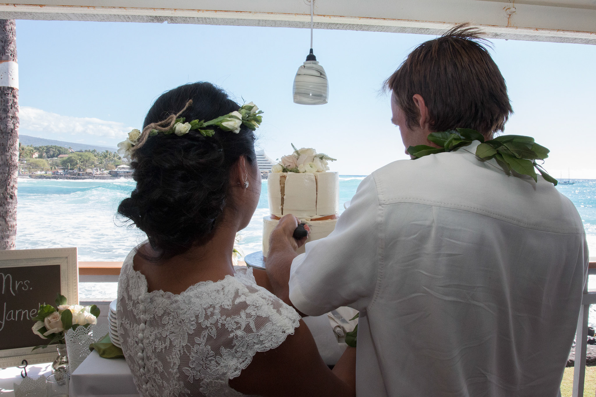 Wedding reception Hawaii, cutting cake, restaurant in Kona.