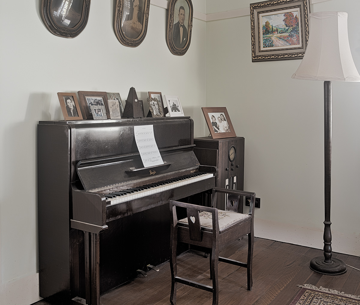 The music corner in the drawing room consisting of a 1948 Beale piano and a C.1933 AWA Fisk Radiola restored by us in 1995.