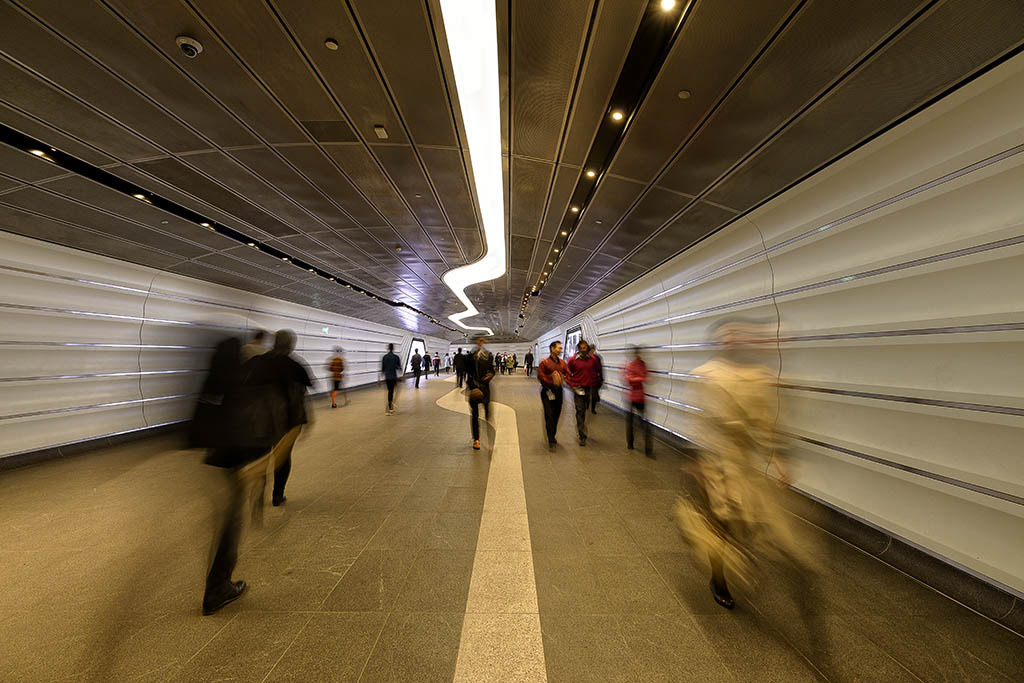 Wynyard Walk, a pedestrian walkway conmnecting Wynyard Railway Station with Darling Harbour in Sydney, NSW.
