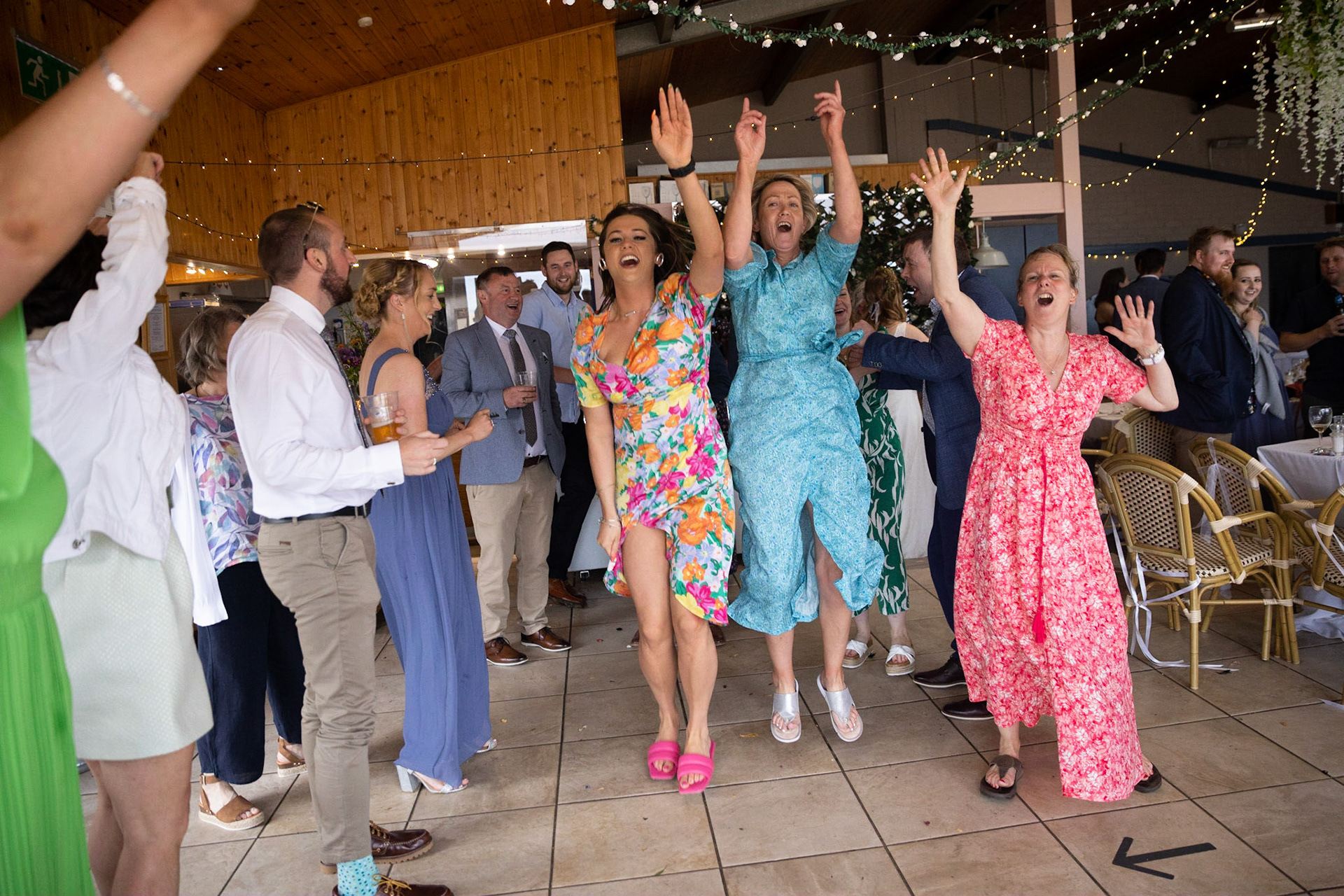 ©2022 Tom Nicholson. 26/05/2022. Torquay, UK. The wedding of Evie and Mick Hickey at Blackpool Sands beach in Devon. Photo credit : Tom Nicholson