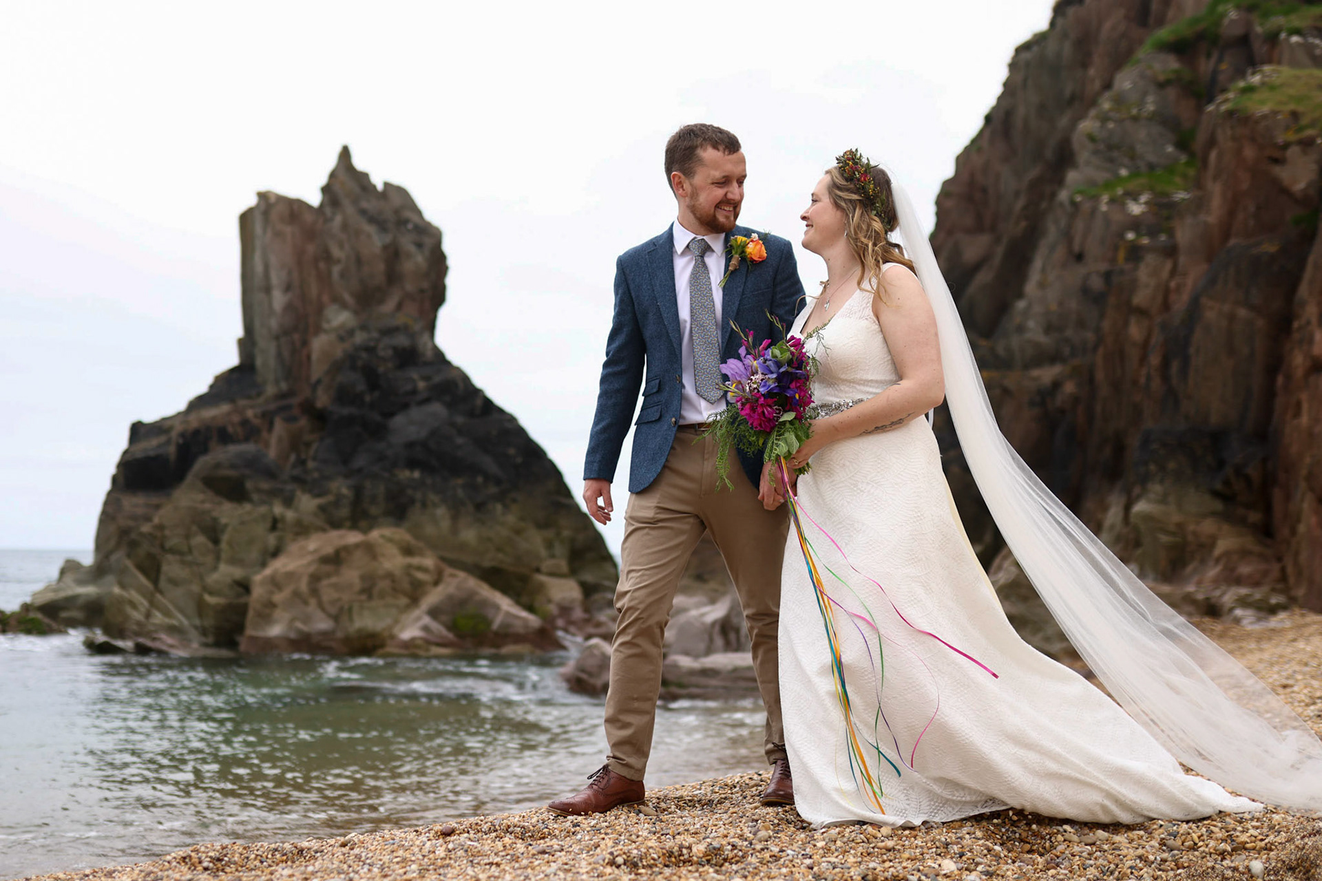 ©2022 Tom Nicholson. 26/05/2022. Torquay, UK. The wedding of Evie and Mick Hickey at Blackpool Sands beach in Devon. Photo credit : Tom Nicholson