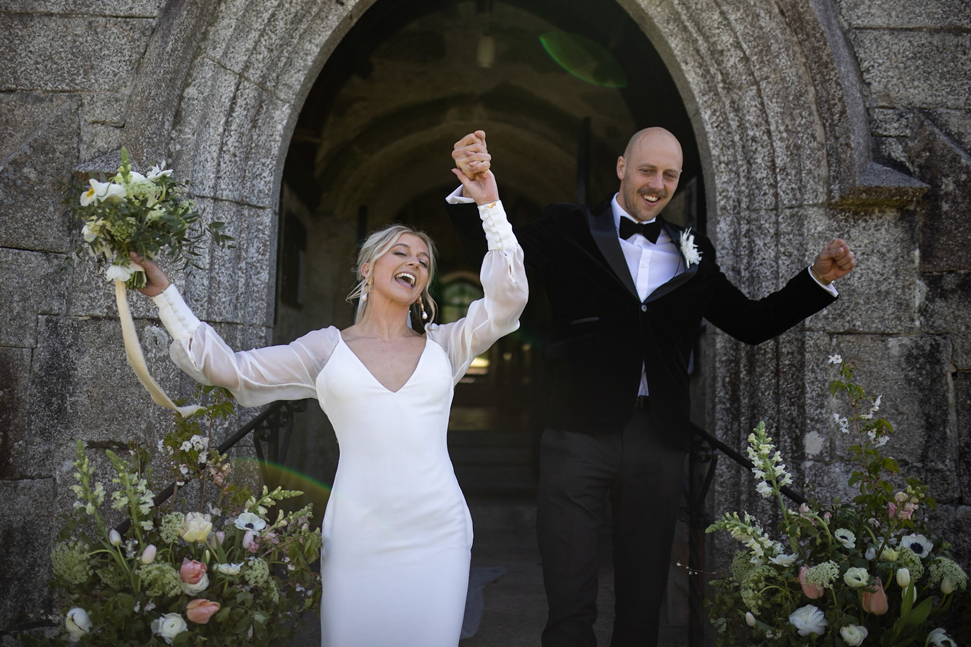 ©2022 Tom Nicholson. 09/04/2022. Redruth, UK. The Wedding of Emily and George Haynes at Portreath Beach, Gwenapp Parish Church, Bassett's Cove and Higher Laity Farm. Photo credit : Tom Nicholson