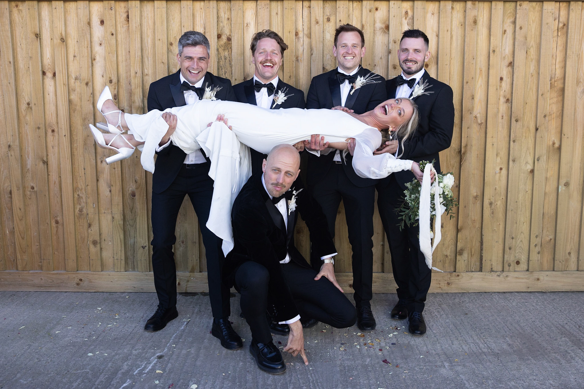 ©2022 Tom Nicholson. 09/04/2022. Redruth, UK. The Wedding of Emily and George Haynes at Portreath Beach, Gwenapp Parish Church, Bassett's Cove and Higher Laity Farm. Photo credit : Tom Nicholson