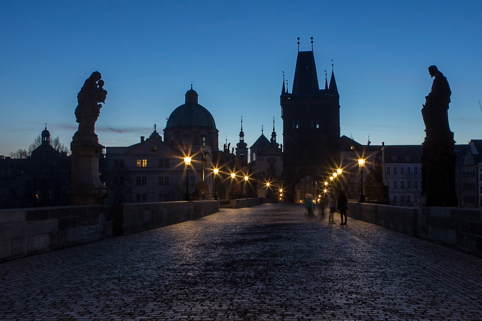 St Charles Bridge (Karlův most) is the oldest bridge in Prague. It crosses the Ultava river and connects the Old Town to Prague Castle. I had the privilege to be invited to the 3rd Annual Content Strategy Summit, February 14-15, in a wonderful venue right in the Old Town. So I went on a photowalk at night after my presentation and realized more than 25 years had passed since my last visit as a backpacker...