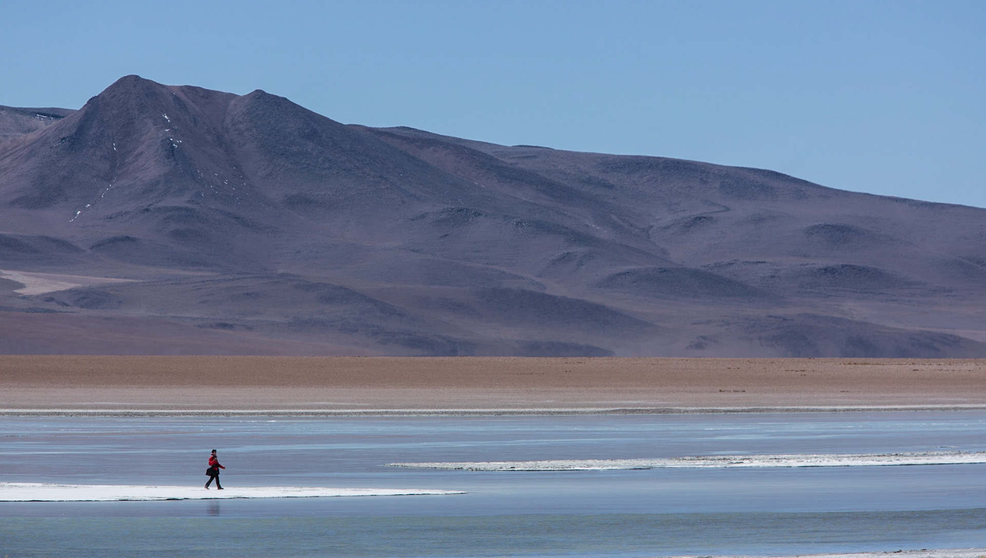 Hot springs at the foot of Cerro Polques, in the bolivian altiplano.