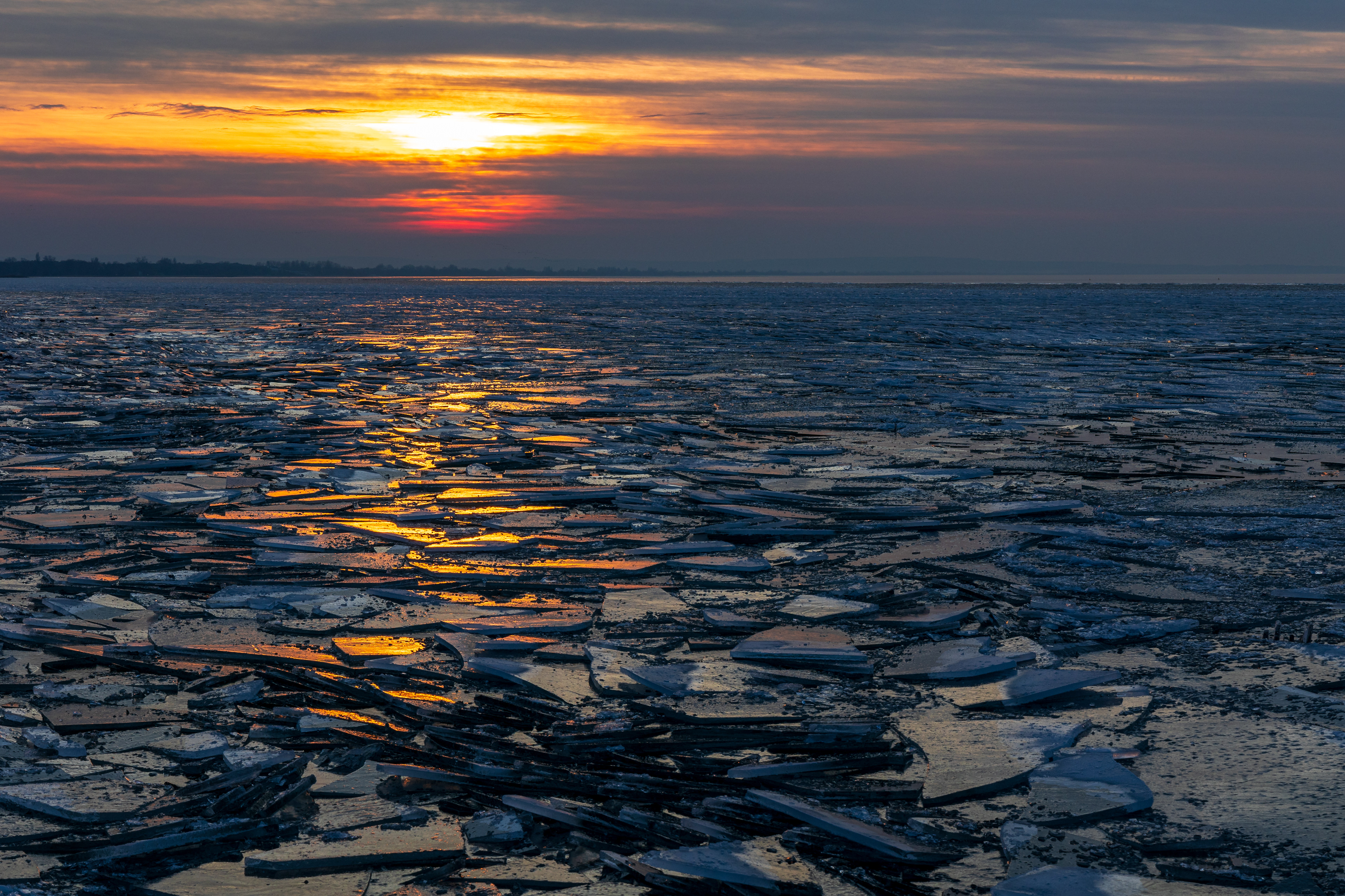 Naplemente a jégen 4. (Balaton)