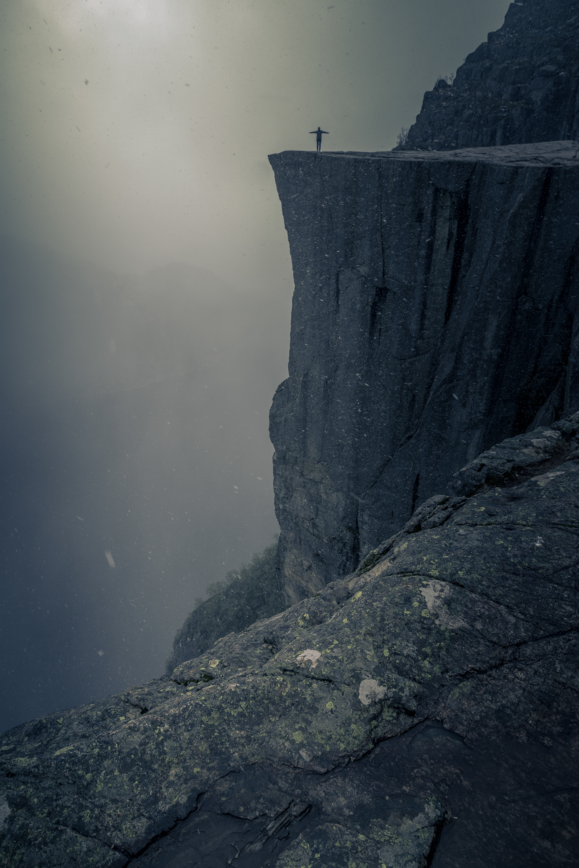 A semmi szélén (Preikestolen, Norvégia)