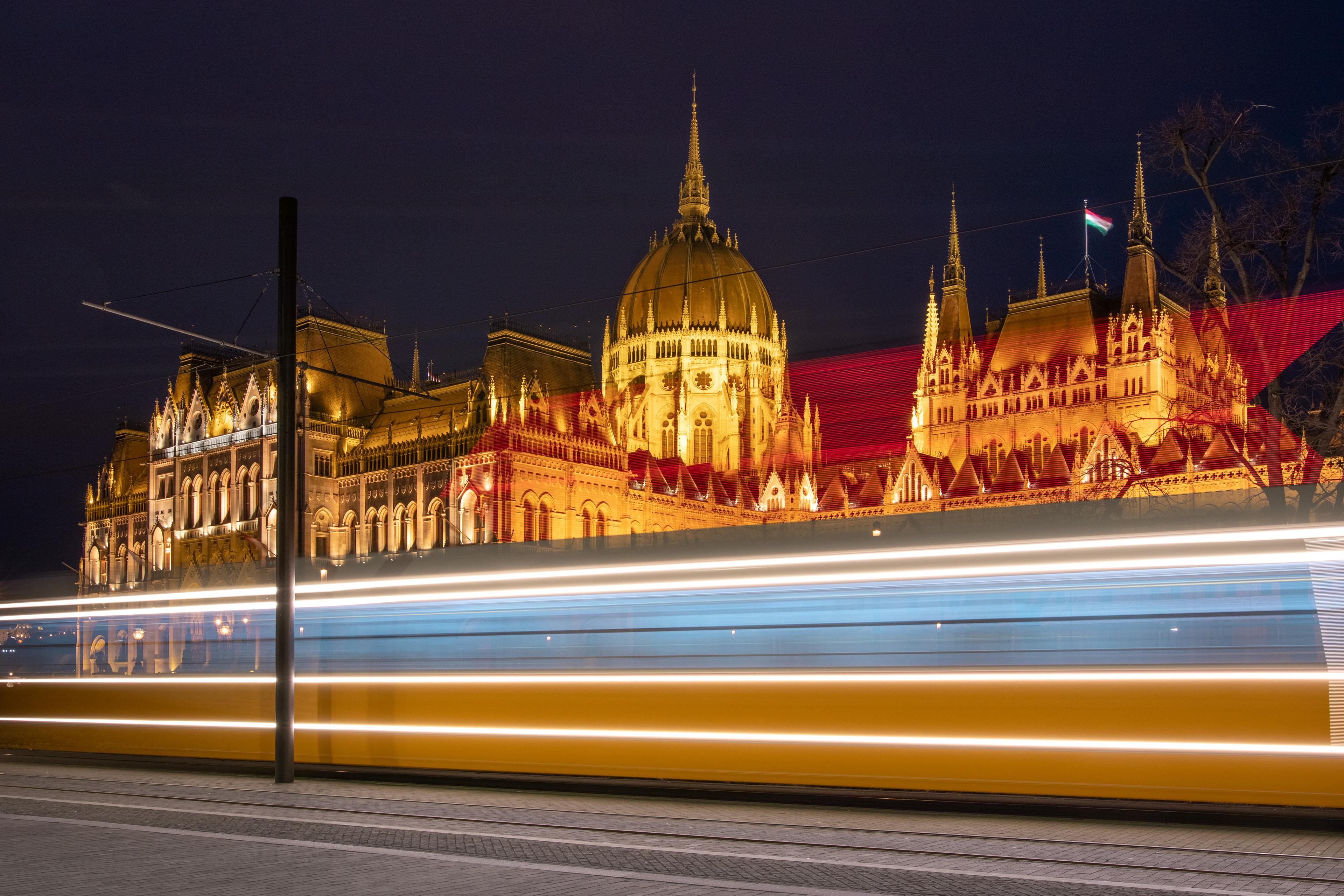 Suhanás a parlamentnél