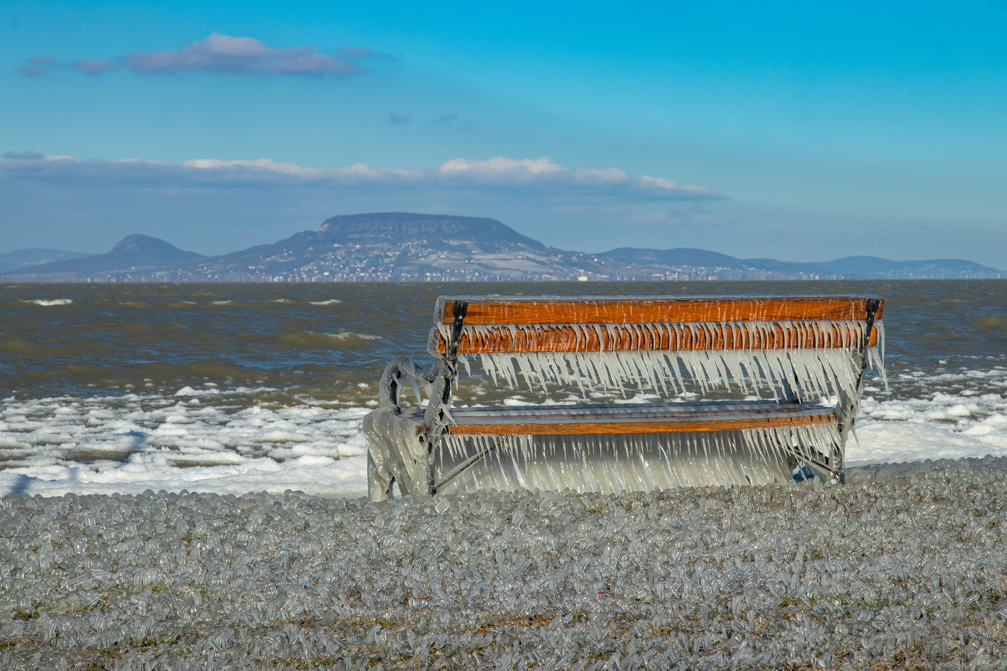 Jégbe zárt pad (Balaton)