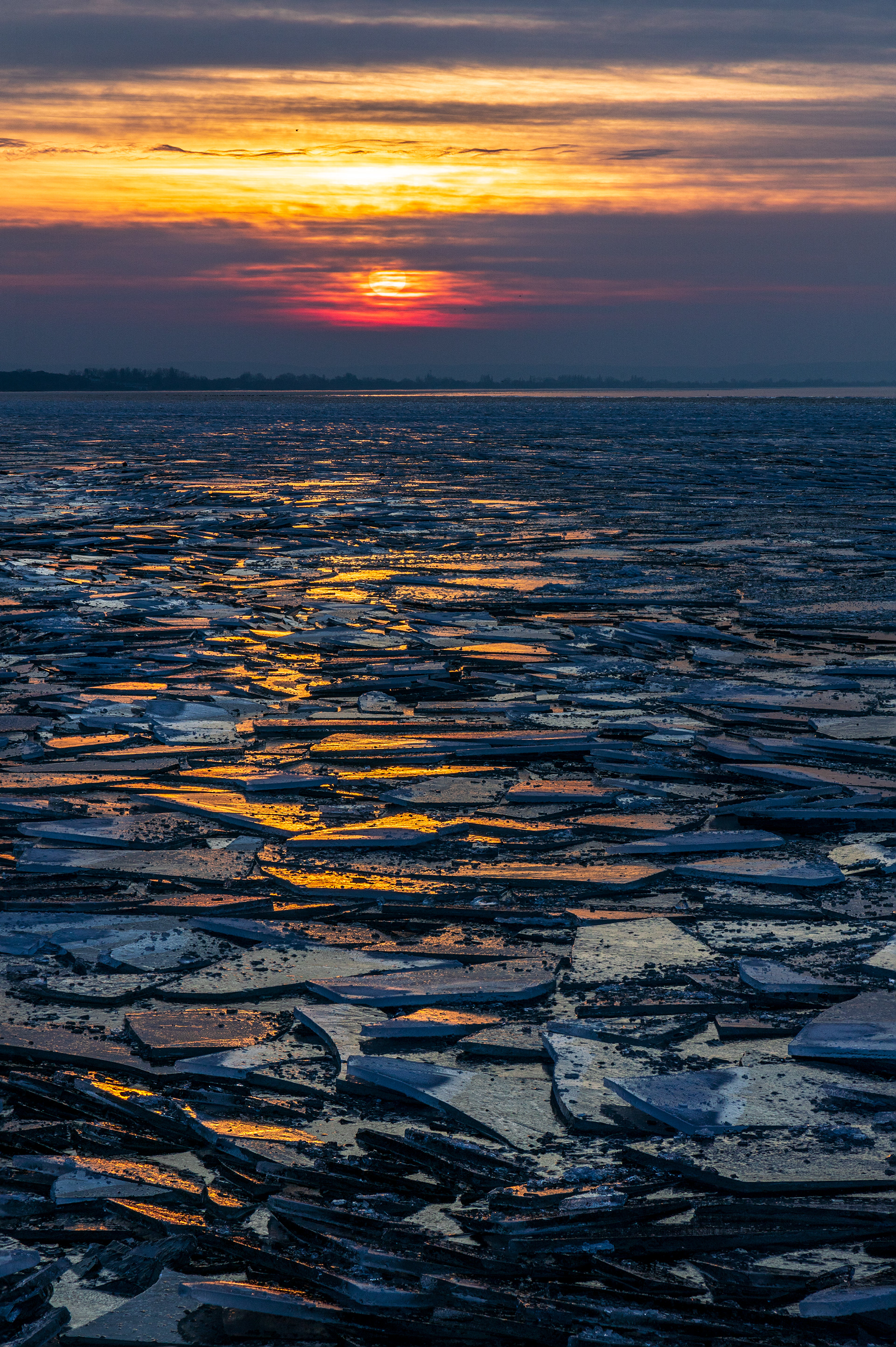 Naplemente a jégen 3. (Balaton)